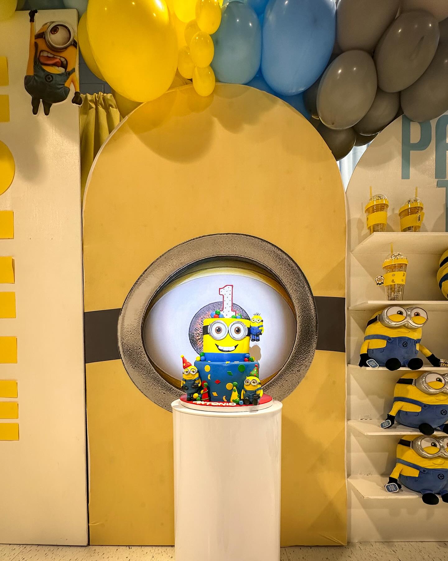 ~*Minion Voice*~ BANANA!🍌
#despicablemecake #minioncake #despicablemebirthday #birthdaycake #minionbirthdaycake #miniontheme #customcakes