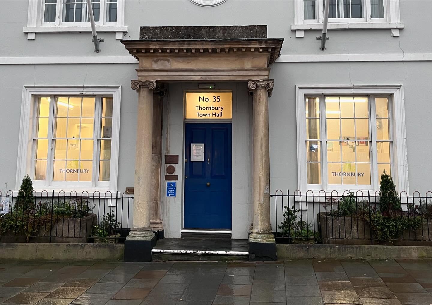 Custom printed window frosted! A recent installation for Thornbury Town Council. A great way to add privacy to your workspace while still letting in the light and displaying your brand!
.
.
.
.
.
.
.
#signs #signmaker #vehiclegraphics #design #logo #logodesign #vinyl #vinylwrap #signage #graphicdesign #bristol #bristoldesign #branding #companybranding #print #largescaleprints #signcompany #windowgraphics #shopdisplay #shopfront #bristolbusiness #localbusiness #vinylstickers #customstickers #shopdisplay #shopfront #bristolbusiness #vinylstickers #vangraphics #BS35 #thornbury