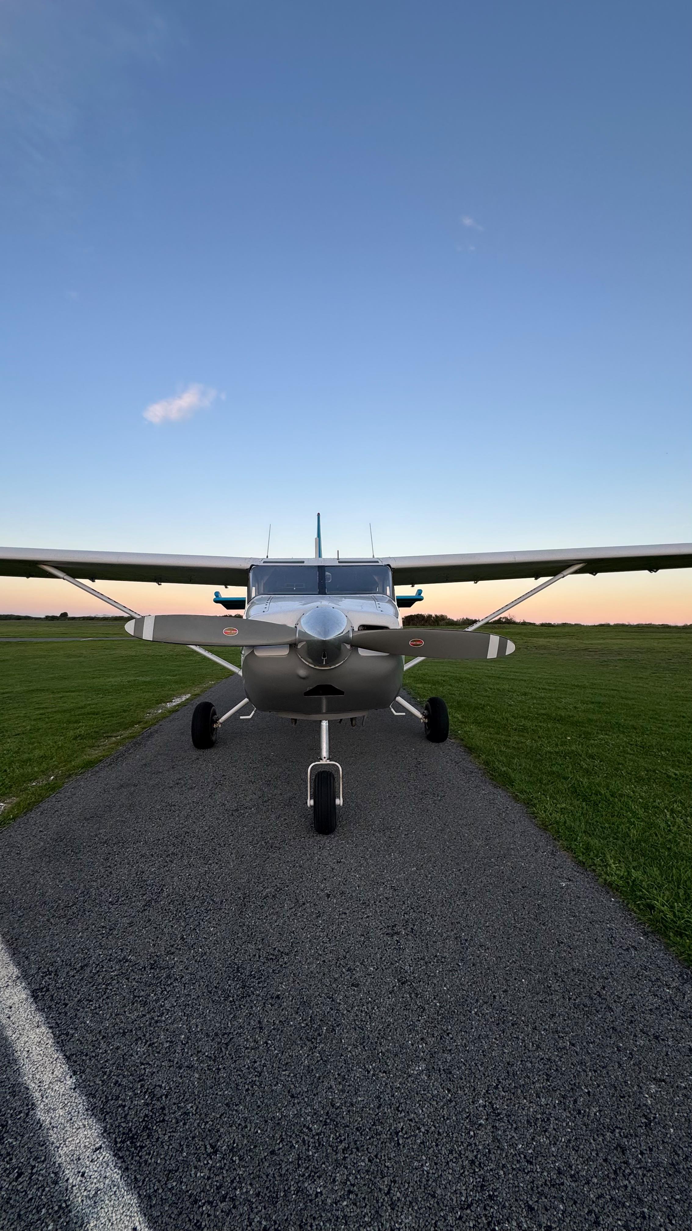 there’s nothing like flying over Kaikōura this time of year. Crisp air, golden hues, and those epic mountain meets ocean views ✈️🍂
•
•
•
•
#airkaikoura #kaikouraaeroclub #kaikoura #aviationnz #whalewatching #newzealandtravel #flyingnz #aeroclub