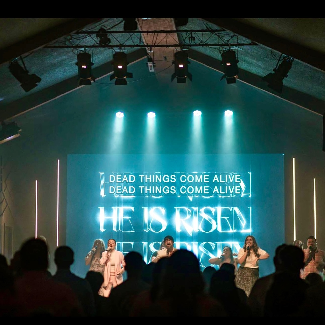 Customer Spotlight – Kentucky LED Wall Setup!
Just received these awesome photos from our customer in Kentucky, showcasing their LED video wall in action!
It’s always exciting to see how our panels light up different spaces across the country.
Thank you for sharing your setup – we love seeing our work in real environments!
#CustomerPhotos #LEDvideowall #KentuckyInstall #P391 #XColorLEDUSA #VisualImpact #EventTech #LEDdisplay