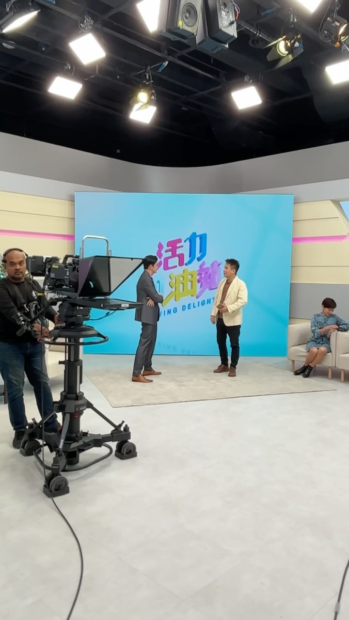 Just appeared on 8TV’s Living Delight last Tuesday to talk about molluscum contagiosum and how to handle second-hand clothing safely. It was an amazing experience working with the friendly hosts @chunpin103 and @tanleyteng and not forgetting @xin_cecilia who helped me throughout. Grateful for the invitation. 很感恩这次受邀上《活力加油站》节目,分享关于传染性软疣以及如何安全处理二手衣物的小知识。
Full show link in bio.
#SkinHealth #MolluscumContagiosum #活力加油站 #传染性软疣 #livingdelight8tv