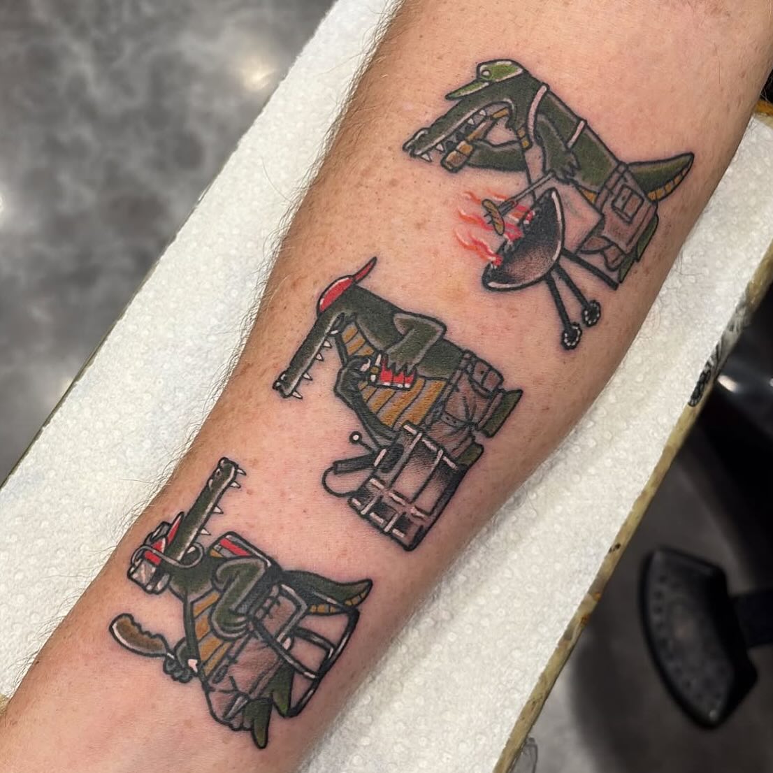 Such a cool concept by @xmamawolftattoox done on a walk-in! Ashley has tons of designs available on her page, check em out and message her to book an appointment! #traditionaltattoos #arizonatattoo #arizonatattooartist