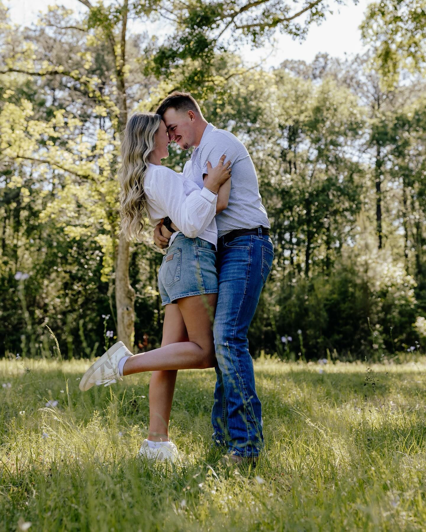 And just like that, greens are back on the feed! 🌿
Finally got a break from the rain and enjoyed a beautiful spring weekend in Hattiesburg. Everything is blooming and those spring/summer greens are back on full display!
#hattiesburgphotographer #hattiesburgmsphotographer #mississippiphotographer #neworleansphotographer #nolaphotographer #southlouisianaphotographer #couplephotosession #louisianaphotographer