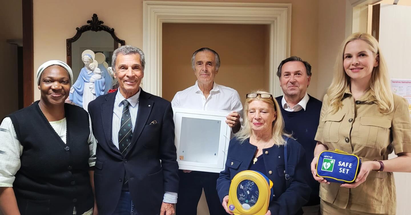 Ce mercredi 23 avril 2025 une délégation de l’Ordre de St-Lazare de Jérusalem de Monaco s’est rendue à la maison d’accueil de Menton gérée par les sœurs de la congrégation des Travailleuses Missionnaires de l’Immaculée pour leur offrir une station de défibrillation.
Notre Ordre est toujours au service des plus fragiles d’entre nous.
*****************************************
#ordrestlazaredejerusalem #ordredeshospitaliers #monaco #damegrandcroix #charlesphilippedorleans #princecharlesphilippedorleans #princecharlesphilippe #princedorleans #ducdanjou #naomidorleans #naomivaleskadorleans #princessenaomidorleans #princessenaomi #princessedorleans #duchessedanjou #maisonroyaledefrance #france