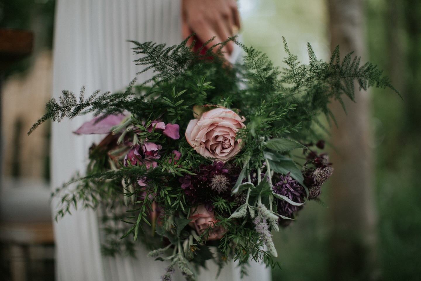 I’m deeeeeeep, deep in meetings and admin at the moment, so here is a picture of gorgeous @ailsarenk holding this stunning bouquet to remind me what it’s all about.
The moments. The beauty. The love. The PARTY. Right?
Florist: @signatureflowersbucksandoxon
Photographer: @mtstudio_weddings
Styling: @somethingborrowed123
Venue: @strattoncourtbarn
Stationery: @annajaynedesigns
Cake artist: @terreetlunecakedesign
#weddingplannerwarwickshire #oxfordshirewedding #weddinginoxford #oxfordcollege #lilacwedding #pastelbouquet #bohobridalbouquet #woodlandwedding