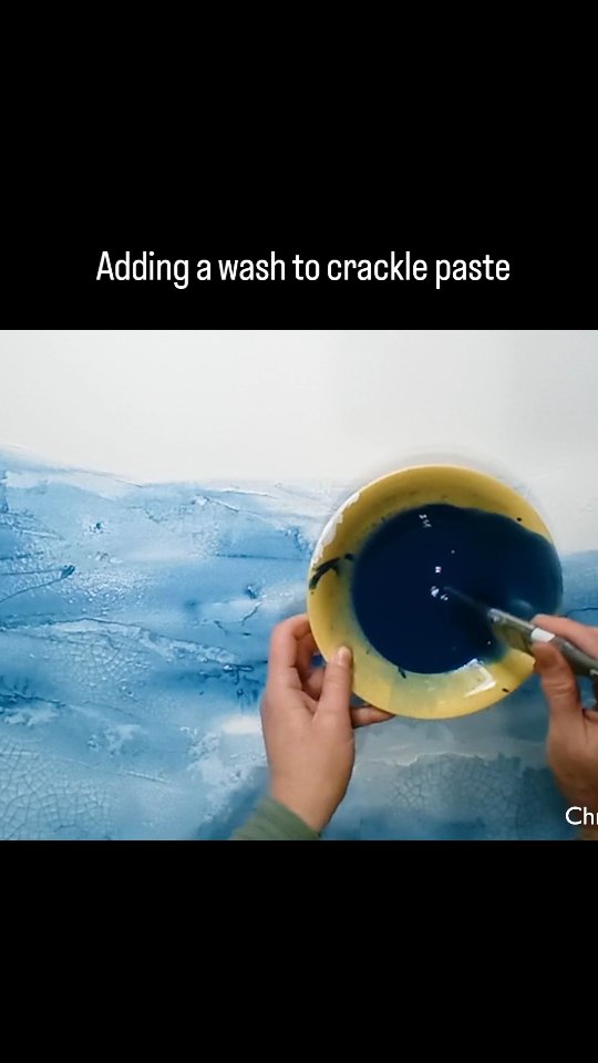 I love using crackle paste. It's the randomness of the shapes it makes which I find so appealing. I laid down the crackle paste yesterday. Today I applied a very thin wash of paint to darken and emphasise the cracks. Messy but fun x
@unoseaford
@southdownsartists
@seopenstudios
@sussexcontemporary
#sussexartist #sussexhandmadeuk #southdownartists #uckfield #sussexart
x