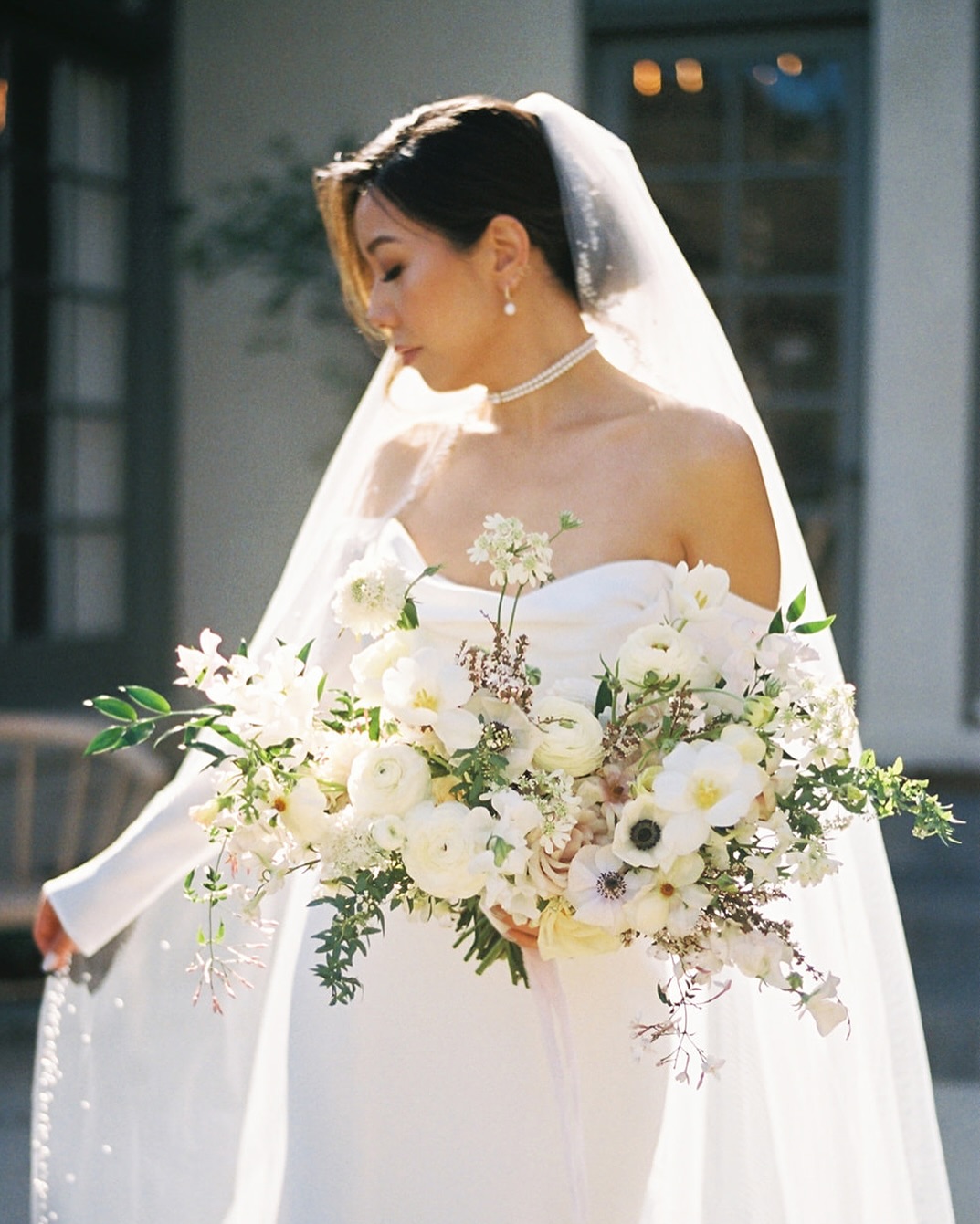 A vision of spring and grace. This stunning bride and her delicate spring bouquet, is a dream captured on film.
Venue: @maliboulakelodge
Caterer: @chefcordelia
Planner: @inthecloudsevents
Photographer: @sharonko_photo
Hair & Makeup: @kellyzhangstudio