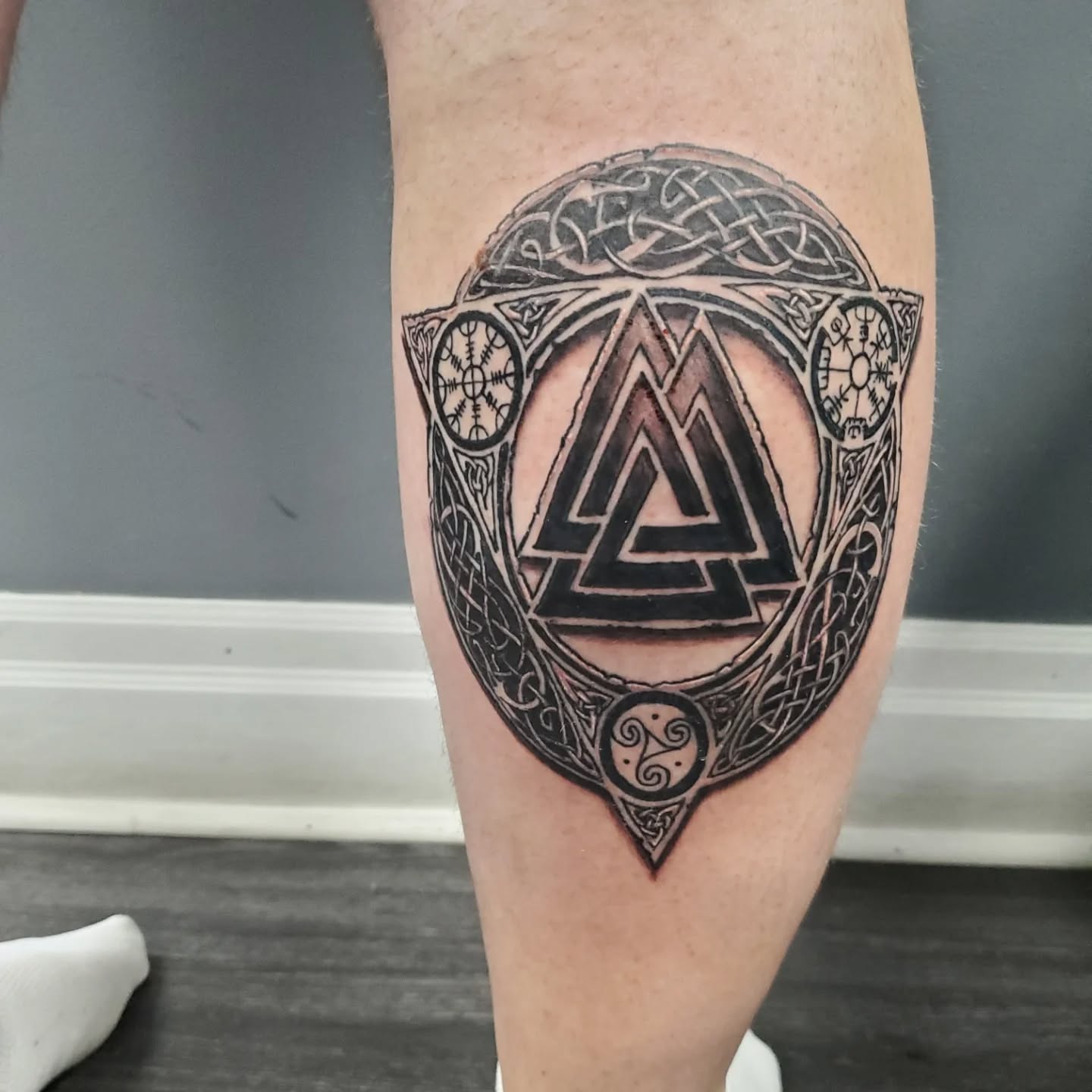 Jeff recently made this Celtic/Norse/Pictish tattoo for Brian to match one we made 5 years back on the other leg.
#Celtic #Norse #Pictish #courticetattoos #claringtontattoos