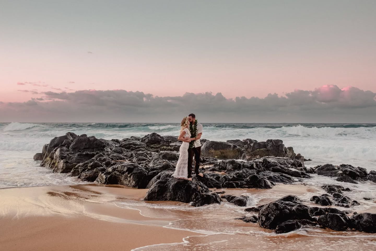 R e a l l o v e b a b y 🎶
-
#hawaiiweddingphotographer #mauicouplesphotographer
#hawaiielopementphotographer
#kauaiphotographer
#brideandgroomportraits
#hawaiiweddingphotography
#lifeisaspecialoccasion
#tiffanymorganphoto