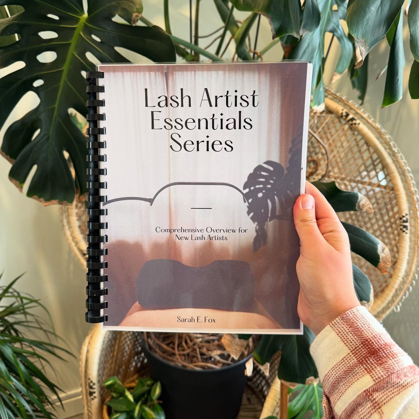 A project and goal of mine that has been on my table for the last few years. As a *recovering* perfectionist, all I can say is I’m dang proud of myself! Offering my first lash training this weekend and I couldn’t be more excited 😌 dreams do come true ✨