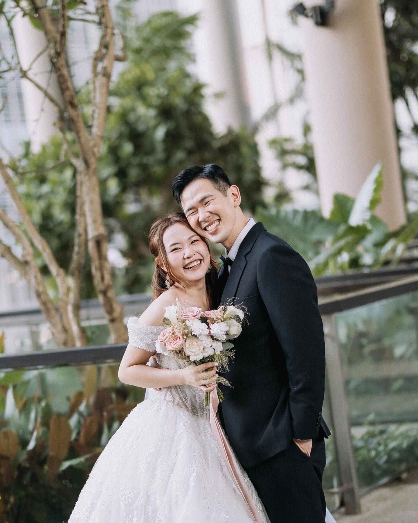 Derrick & Aerielle
•
Together is a beautiful place to be. Here’s to love, laughter, and forever by each other’s side.
•
pg / @freddywongphotography
vg / @momentold
mua / @sheilakoh_autelier
flower / @thehuahee
gown / @ricoamona
venue / @parkroyalcollectionpickering