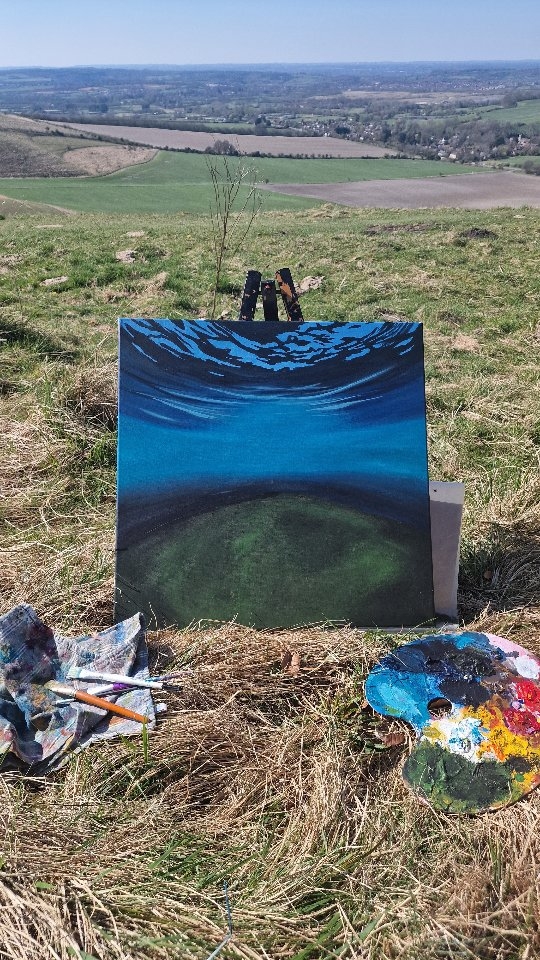 Just when you thought it was just a pretty gradient… BAM! Floral drama incoming. White silhouettes popping like they’ve got main character energy. Stay tuned—this underwater bloom is only getting started!
#wip #acrylicpainting #undwatervibes #floralart #studiomagic #artistlife #behindthescenes #paintingprocess #boldblooms