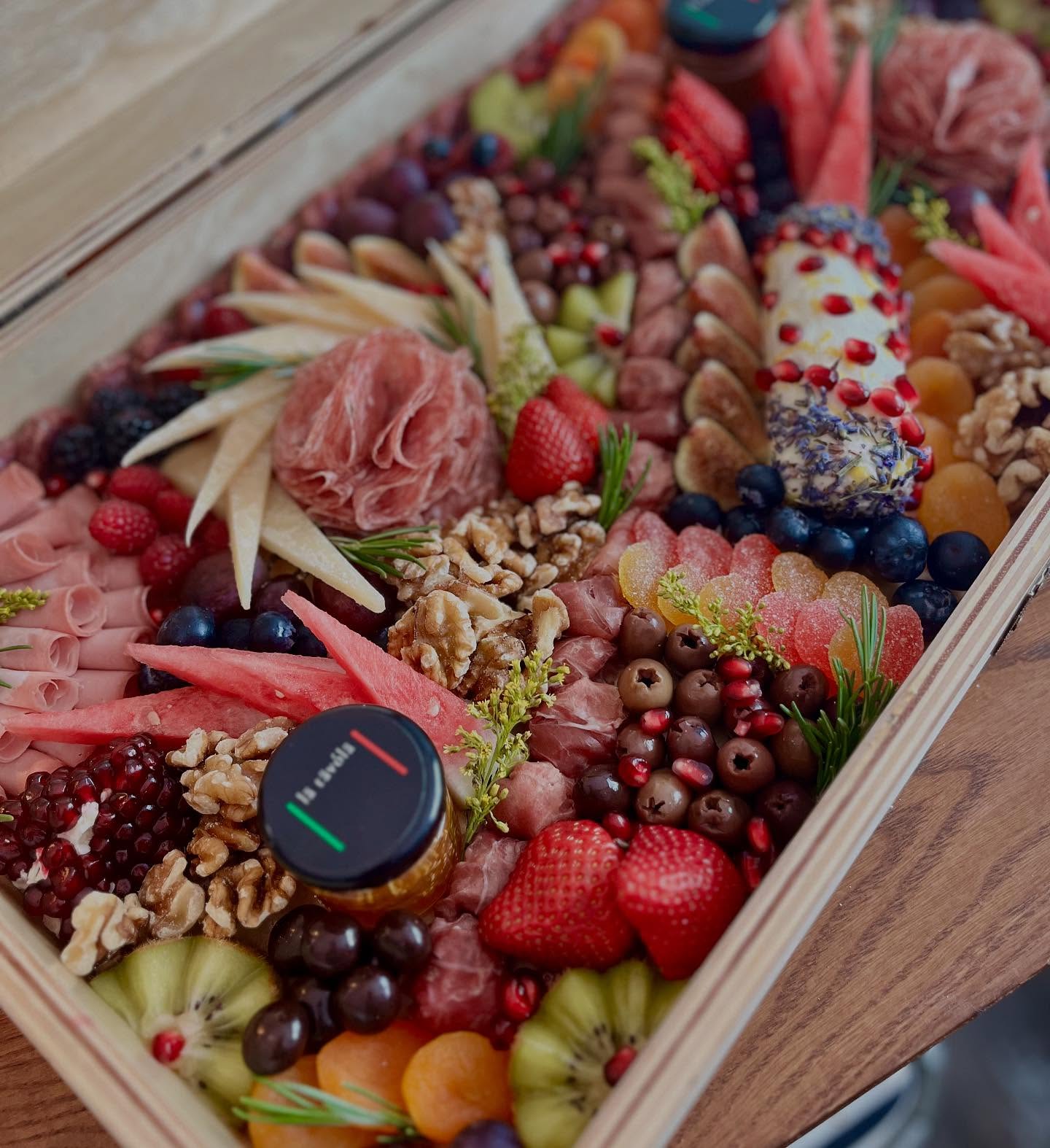 Happy Easter to you and yours!
#mangiamo
#charcuterie #charcuterieboard #grazingplatters #grazingboard #grazingtable #grazing #graze #salumeria #austin #salume #italian #charcuterietable #formaggio #cheese #glutenfree #keto #paleo #foodporn #grazingboxes #foodie #antipasto #antipasti #atx #atxfoodie #austincharcuterie #italianfood #grazingboards #atxfood #latavolatx