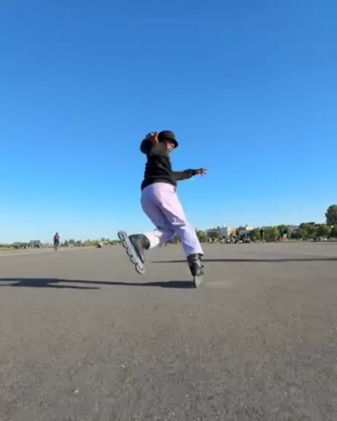 Entry for the @monthly.wizard.challenge did it count @colinhaze_skates?
🎥 @jule.mpoint
.
.
.
#inlineskatingberlin #wizardskating #rollerblading #tempelhoferfeld #skatingdojo #returnberlin