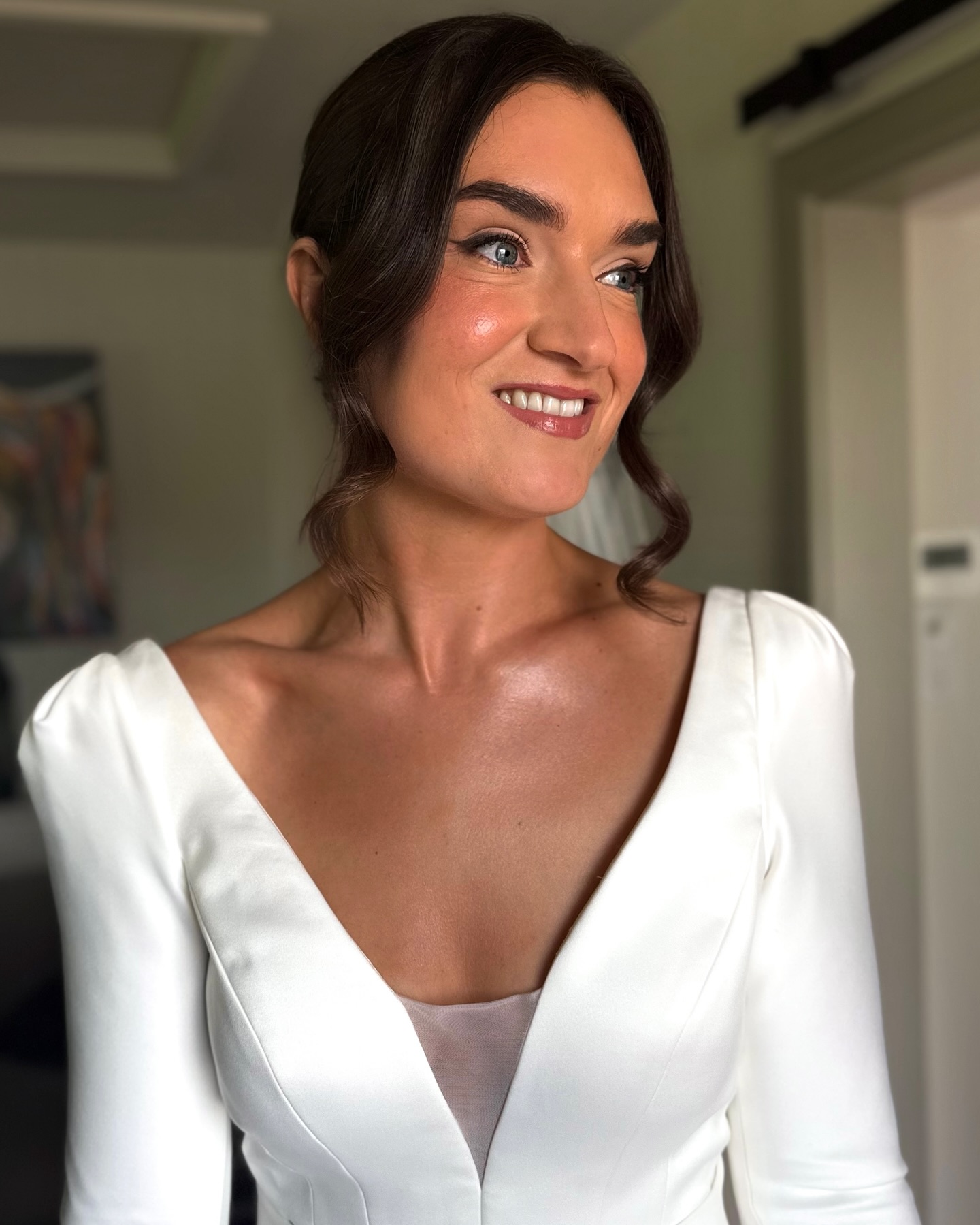 LUCY🤍✨ Giving elegant, classy and timeless 👰🏻♀️ Obsessed with how beautiful Lucy’s bridal look was! We actually stripped back Lucys makeup compared to her trial and wow was it worth it!!
What a lovely morning we had at a venue I visited for the first time @theoakbarnff 🤍 (the little lambs was an absolute bonus!!!) who were amazing and also just so so helpful and kind to suppliers also!! I can’t wait to be back there this autumn✨
Something new for me was Lucy prepped her own skin as she knew what products really work well for her and well…… look at her glowing and radiant skin!!! As much as I can guide and suggest it’s super important to be able to listen and adapt and now I have a new product from Lucys skincare I will be adding to my kit!!!
Swipe for the sweetest message from Lucy which just made my whole day🥰 It means the world to have this kind of feedback 🤍🤍
Hair: Danni @makeoverbox_hairandmakeup 🤍🤍
Venue: @theoakbarnff 🤍🤍
#kentweddings #bridalgoals #glowingbride #timelessbride #bridalmakeupartists #kentweddingsuppliers #oakbarnframefarm #barnweddings #kentmua #kentweddingsupplier #naturalglam