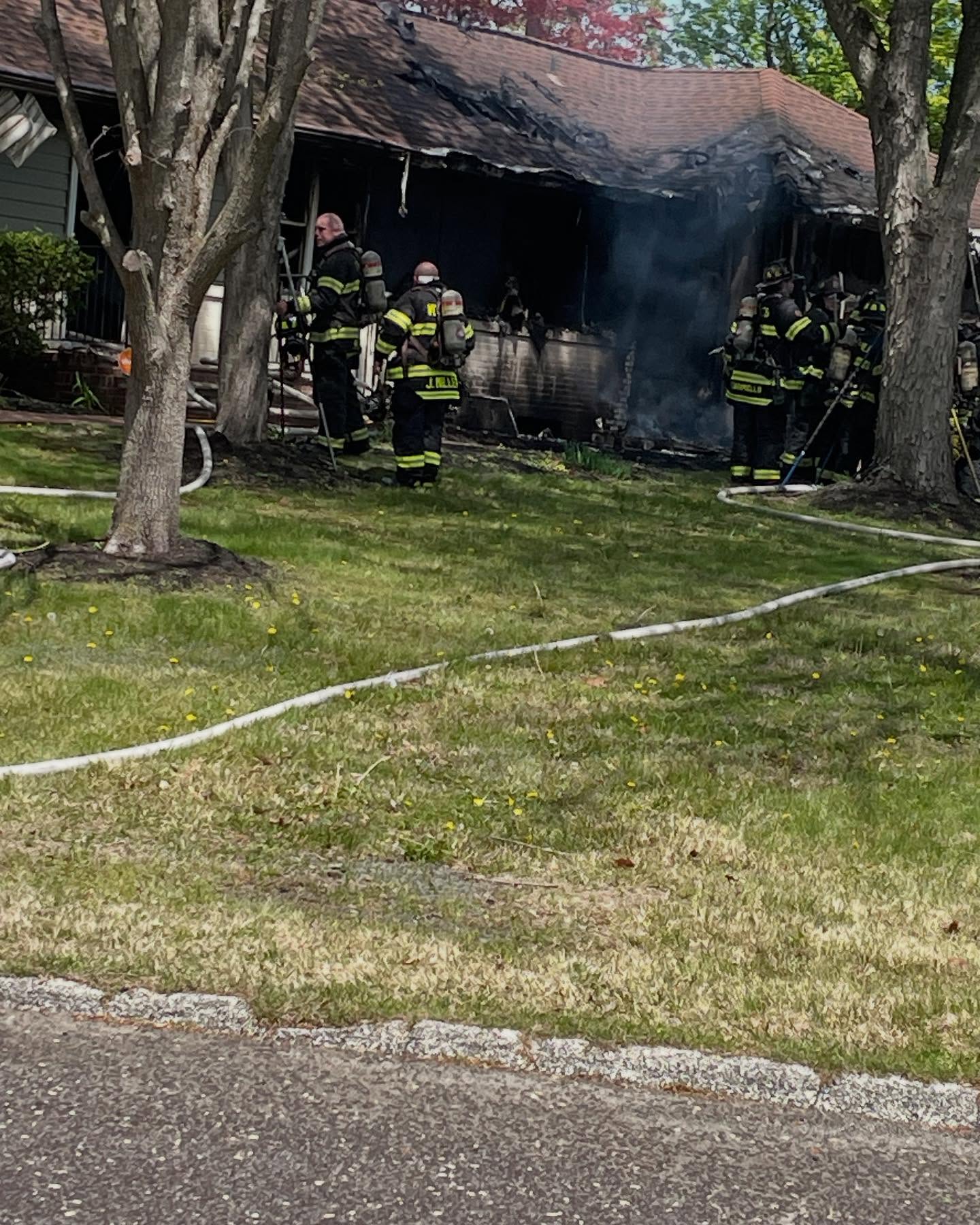 Call 1 of 2 today - Cherry Hill
At around noon today (4/23), Rehab 13 was dispatched to a working house fire in Cherry Hill. Our team of 7 volunteers spent approximately 2 hours on scene, supporting first responders with hydration and rehab services as they worked tirelessly to bring the fire under control.
We’re proud to back the brave men and women on the front lines—making sure they stay hydrated, and mission-ready.
Stay safe out there.
#Rehab13