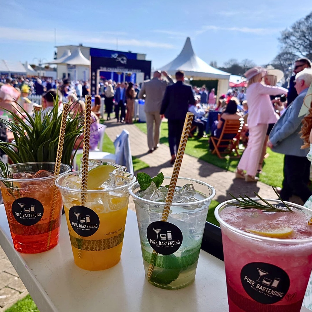 Always a great day at the @ayrracecourse VIP cocktail bar - non-stop from start to finish, and even better when the sun’s out 🙌🏼
______________________________
#AyrRaceCourse #EventBarHire #MobileBarHire