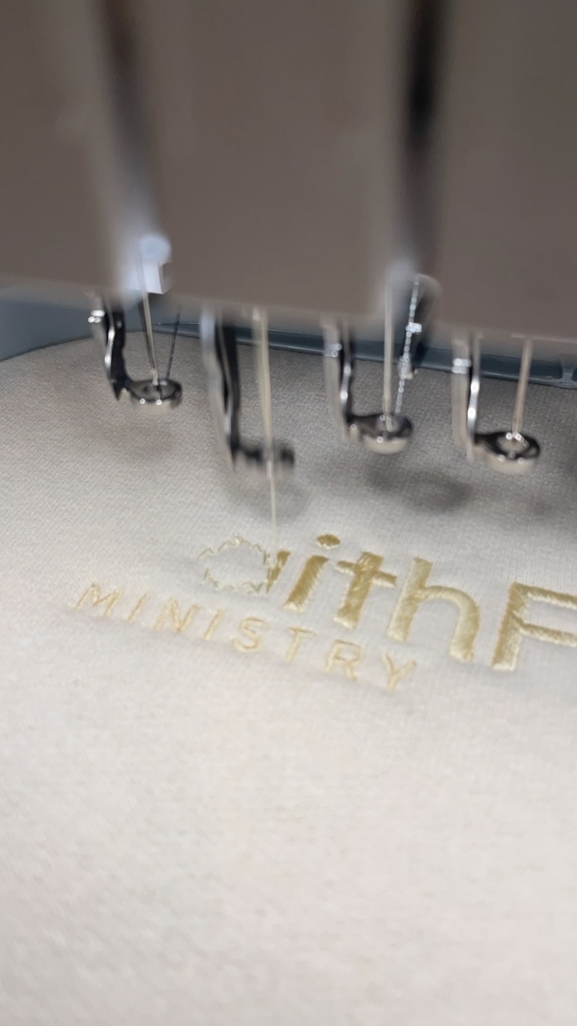 in the embroidery business, not in the business of folding crewnecks 🙈 absolutely love how these monochromatic crewnecks turned out for @faithfitnessministry
.
.
.
#seattlesmallbusiness #embroideredapparel #embroiderybusiness #customembroidery #smallbusinessowner #clientlove #monochromaticoutfit