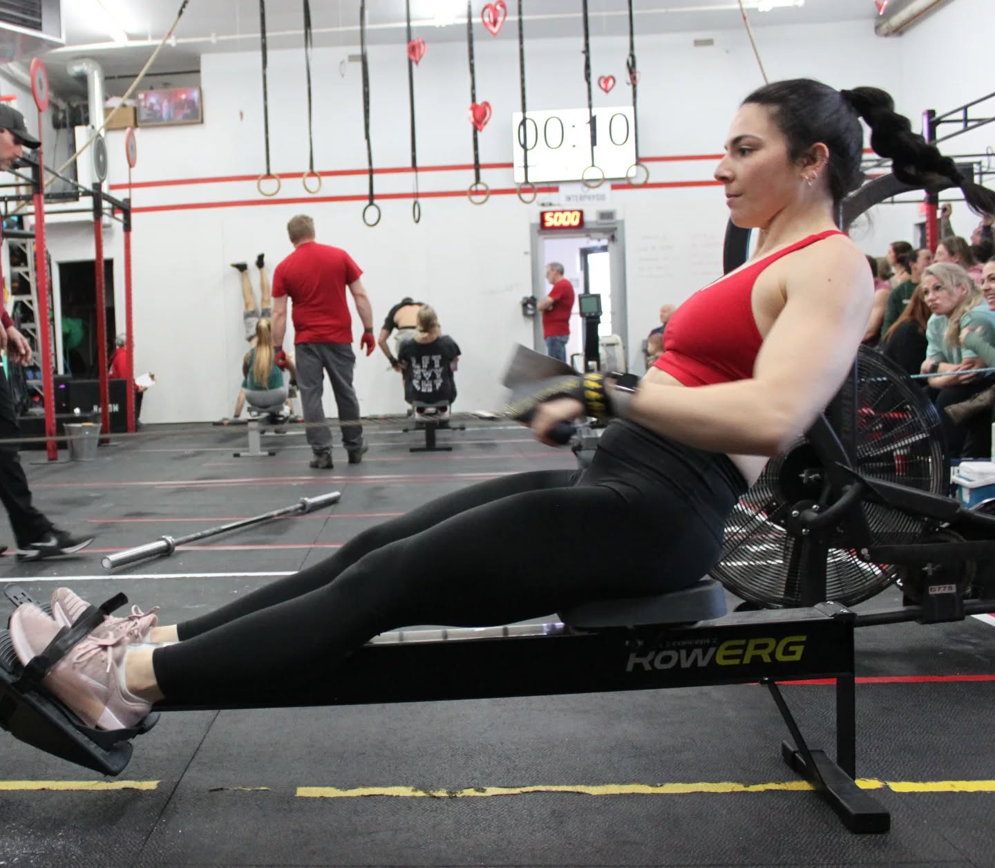 Grosse fin de semaine en vue 🐰 ! N’oubliez pas qu’il est possible de venir vous entraîner lundi matin 🔥
Au programme :
9h – Cours de groupe
10h – Cours de groupe
11h – Cardio/endurance