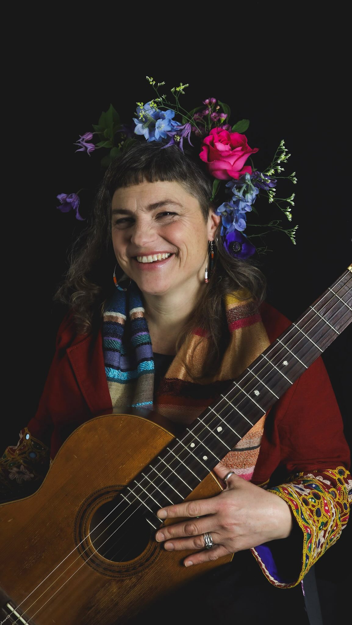 🌸 Hopefully my cold sore will have gone by then! 🤣 Beltane cacao ceremony concert this Saturday to celebrate my original debut album release on all digital platforms!
Also Dragonsfly gig on the Friday.
👀 Check bio/comments for details.
Happy Beltane!🌸
#Beltane #cacaoceremonyconcert #albumrelease #beltanegig #breathofspring #coldsore #emerging
📷 by @jyaraine.creative