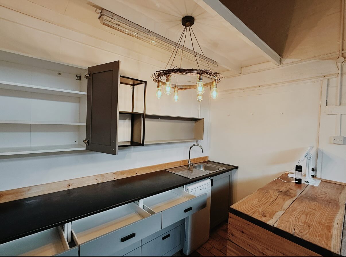 
Hmmmm, what’s going on here? 🤔🕵
We’ve either been herbal burgled or there’s some serious skullduggery at play 🏴☠️
Stay tuned. Next week is going to be BUSY! ❤️🌿
#Mystery #StayTuned #Skullduggery #BusyWeekAhead #MedicalHerbalist #VanishingHerbs #HerbalMedicine