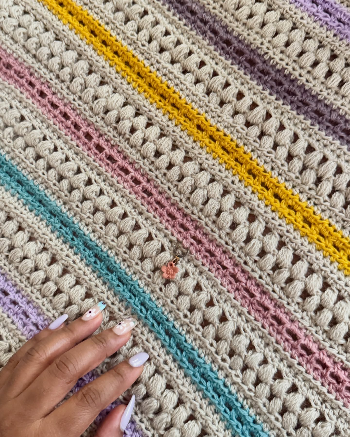 A little #wipwednesday action featuring a new crochet design in collaboration with @labienaimee, using their Alix base 🧶
#crochet #knitandcroshay #createandslay #nailsandknots