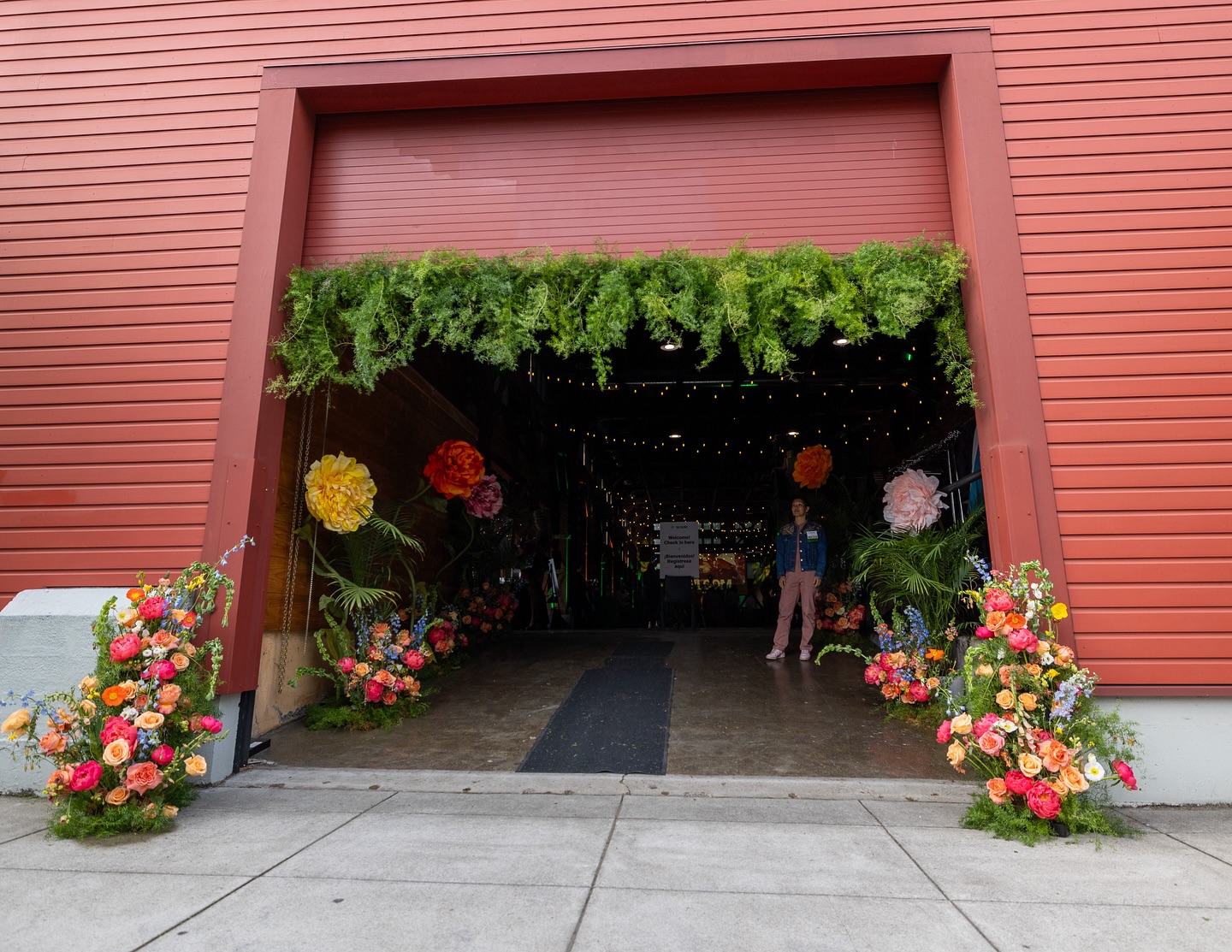 @oregonfoodbank Bloom was unforgettable. We were so proud to host it at The Redd last week.
This was a night full of energy, connection, and collective joy. From inspiring stories to full-sensory experiences, everyone came together to create a future where everyone has access to fresh, nourishing food.
Celebrated big wins from 2024 like free school meals, funding for native and BIPOC farmers, and more fresh fruits and veggies for communities facing hunger.
We got to hear from OFB’s new President, Andrea Williams, who shared her powerful vision for what’s next.
To everyone who joined, thank you thank you!! What a beautiful night 💐
Photos by:@jvaldezphotography
Event production: @fundraisingeventco
Florals: @darling_dahlia_floral
Food: @kitchen_killa
AV: @theavdepartment
Venue: @reddonsalmon
Drag Queen: @poisonwaters
Photobooth: @alegriaphotobooth
Prints: @we_are_morel_ink
Fundraising: @greatergiving
Tent: @lbitents
Rentals: @is_events
Rentals: @lilyandcane
@syncwords
@passportptlworld