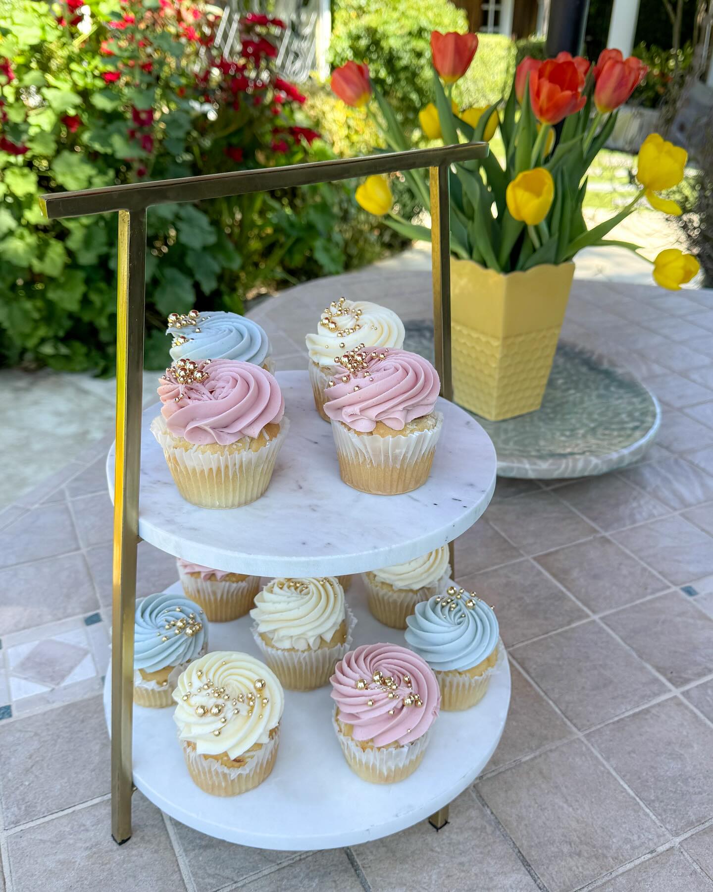 Gender reveal cupcakes are so exciting. We are honored gender keepers 🩵🩷
#genderreveal #genderrevealcupcakes #customcupcakes #babyshowercupcakes
