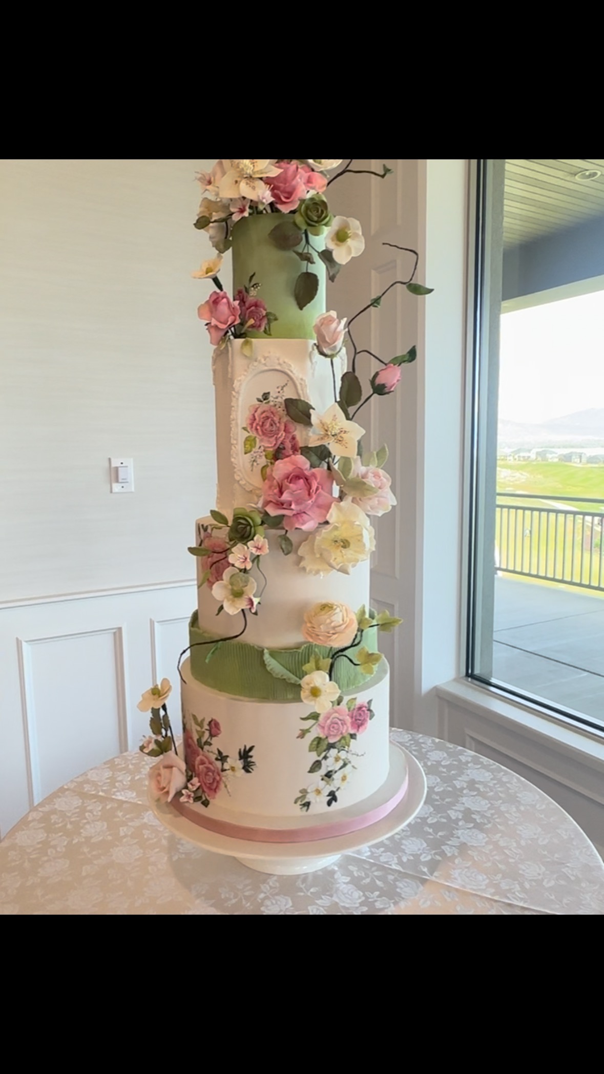 Thank you @utahweddingsmagazine for letting me part of your stylized shoot today. I loved getting to put this cake together. The cake had hand painted floral details as well as hand-made sugar flowers. Met so many fun and amazing vendors.
Make sure to follow them all for amazing products, behind the scene footage, pictures, and more.
Vendors
Concept design & tablescape: @heirloomweddingsutah
Bridal gowns: @loversbridal
Venue: @talonscoveweddings
Vintage rentals: @junesongprophouse
Host: @utahweddingsmagazine
Catering: @greenhollowcatering
Cake: @bakingmemoriesutah
Bar: @thebarprojectslc
DJ: @dj_scottyj
Harpist: @harpmusicbychelsey_utahharpist
Floral: @urbanrootsfloral
Stationary: @emberleypark
HMU: @augustbartonmua
String Quartet: @souvenirstrings
Models
@morgan_trejo
@savannah_klingbiel
@jenniferfacer122
@staralishamoon
Photographers
@portraitsbyjeanine
@bayandbrephoto
@oakphoto.g
@aubreyelisephotography
@andriajoleenphotography