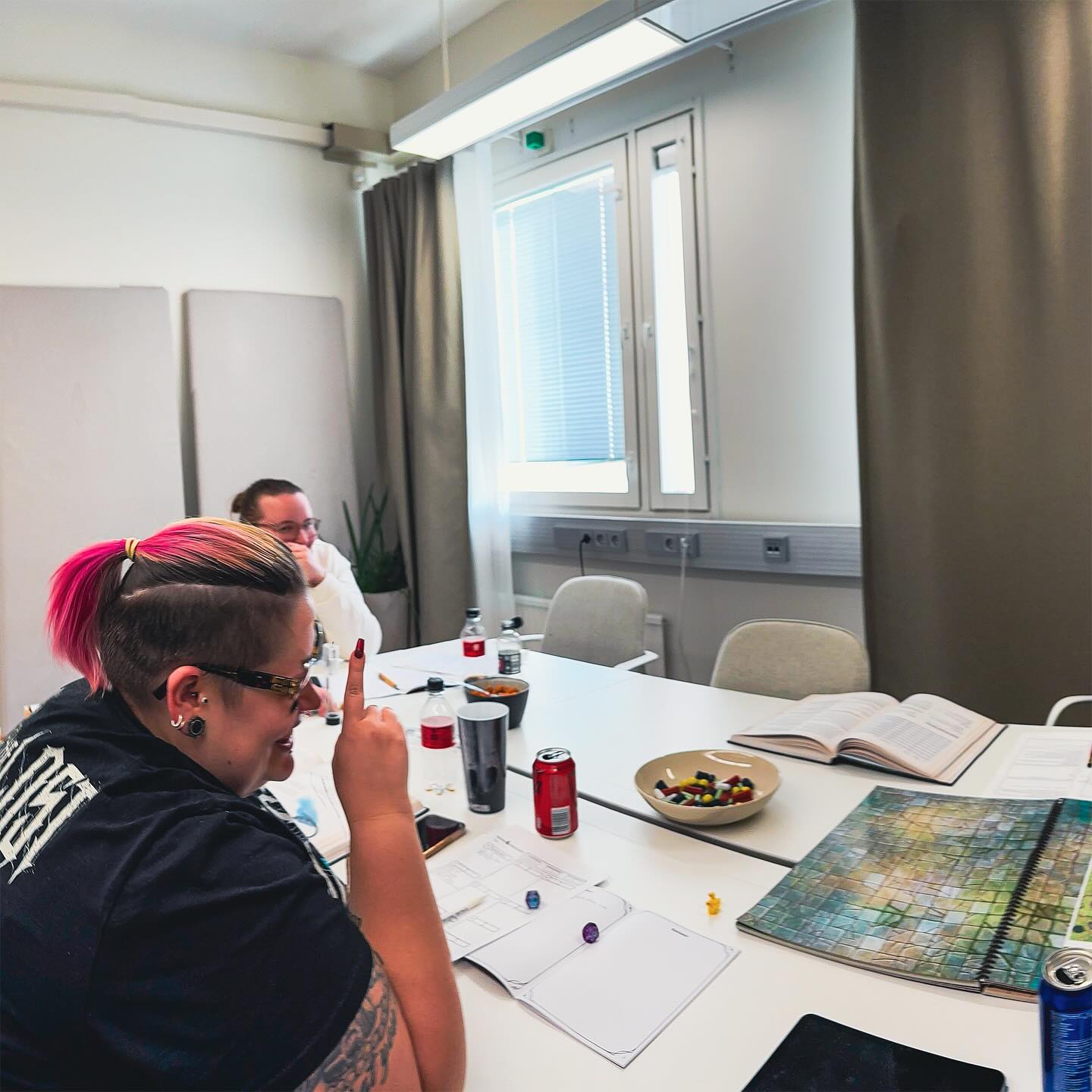 Got to be in a players seat when @hannunpelit served a session of legendoja & lohikäärmeitä yesterday evening! Great ball of chaos was let loose when our group decided to explore Castle Caldwell! Lots of laughter and dumb shenanigans were the theme of the session 😂 We had great fun and the adventure continues next month! #legendojajalohikäärmeitä #löllö #dnd #dungeonsanddragons #castlecaldwell #pöytäroolipelit #pöytäroolipelaaminen #roolipelit #roolipelaaminen #ttrpg #ttrpgs #tabletoproleplaying #tabletoproleplayinggames