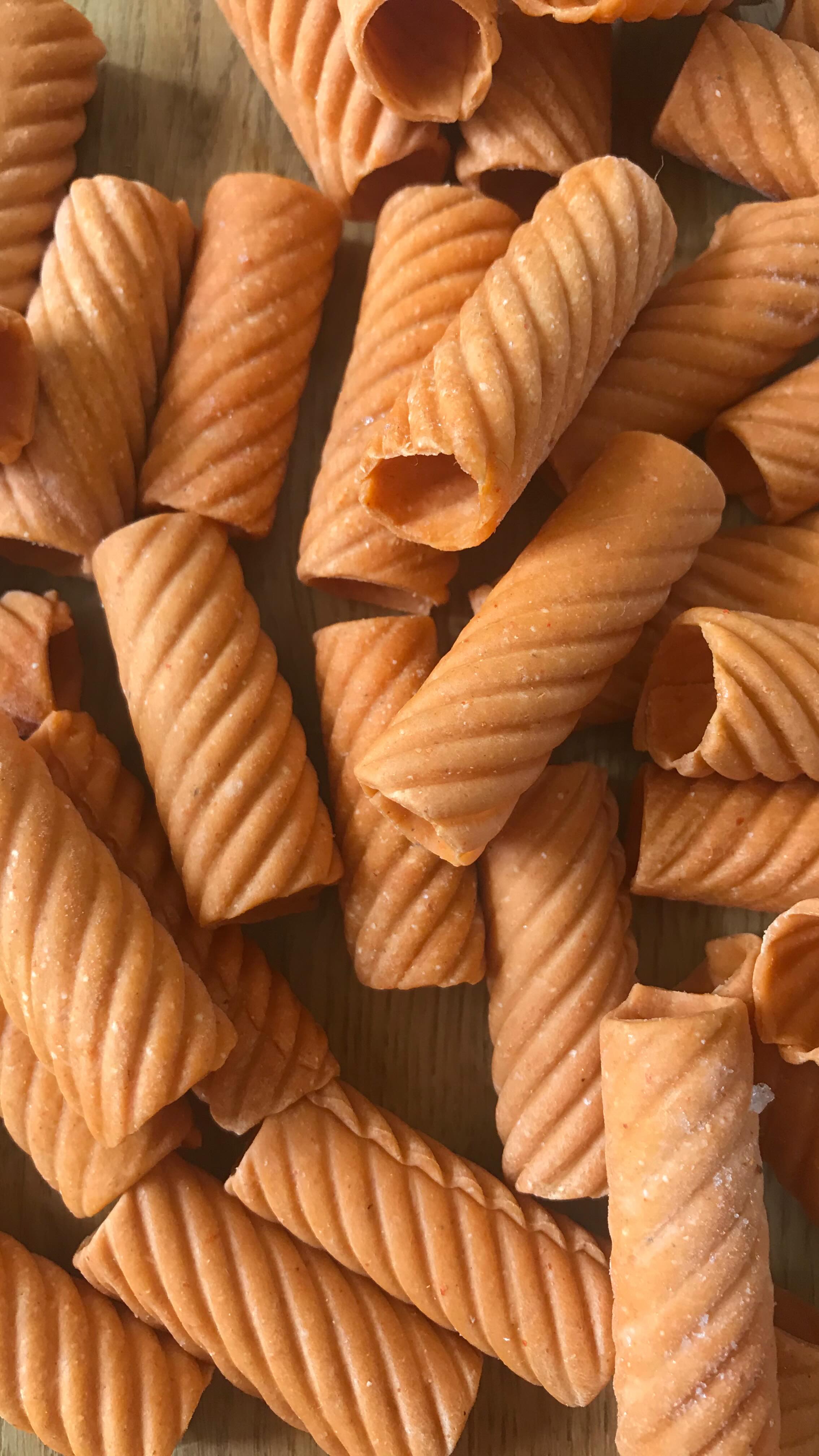 My top 3 tips to get your rigatoni just right:
1. Work with a 50% hydration semolina dough, it will be the exact point of flexibility and sturdiness you need for well-shaped pasta. The semolina dough recipe on the @homemadepastastudio pasta making 101 section is written for 50% hydration so if you’re unsure you can always take a look there!
2. Sheet your dough a bit thicker than you would think. I like to go for setting 4 on the marcato atlas. That way even when I apply pressure there’s enough material to work with so the dough doesn’t become too flimsy.
3. Make cutting easy by using a brass pasta roller with multiple wheels that you can fix at pre-measured distances. That way, all your dough sheets will be equal in size and you can just breeze through the cutting and rolling. For anyone looking for such multi-brass-rollers, you can find them on the @homemadepastastudio shop.
What rigatoni tips did I miss? Drop your advice!
•
•
•
•
•
#freshpasta #pastafresca #homemadepasta #pastalovers #foodie #eattheworld #foodforthesoul #goodmoodfood #pastalover #feedfeed #italiancooking #onmytable #girlswithgluten #chosepasta #foryoupage #explore #workshop #pastatools #italiantools #brasspastatools #madeinitaly #rigatoni #gnocchiboard #semolinapasta