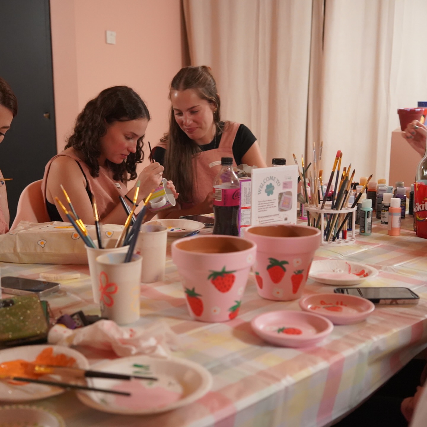 Art Night & Wine — you bring the drinks, we deal with the rest 💫