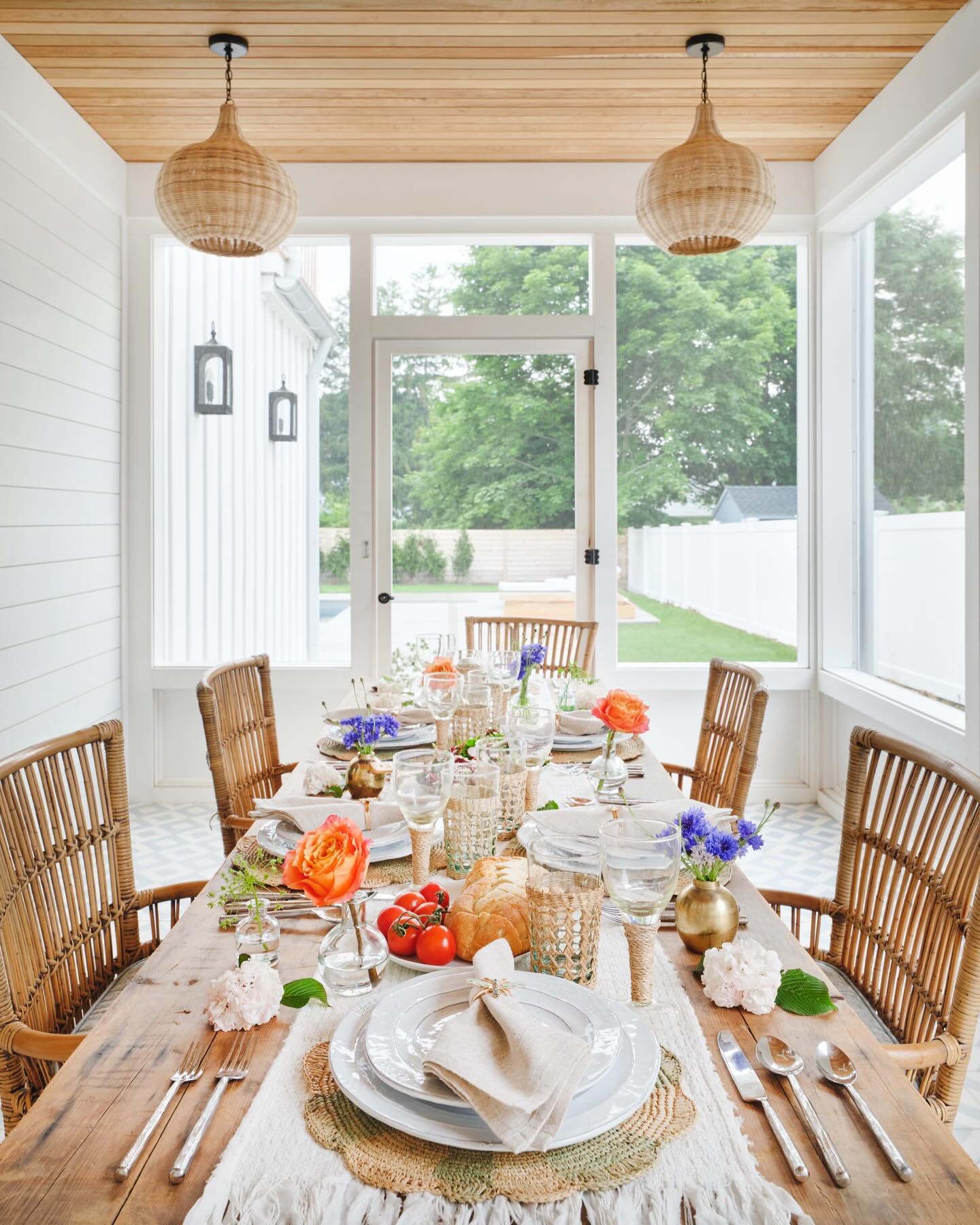 I hope everyone had a nice Easter surrounded by family! 🐣🐰
📷 @studio.thanasis
.
.
.
.
.
#coveredporch #vacationhome #summerhouse #diningroom #screenedporch #secondhome #beachhouse #southold #northfork #hamptonshome #hamptonsstyle