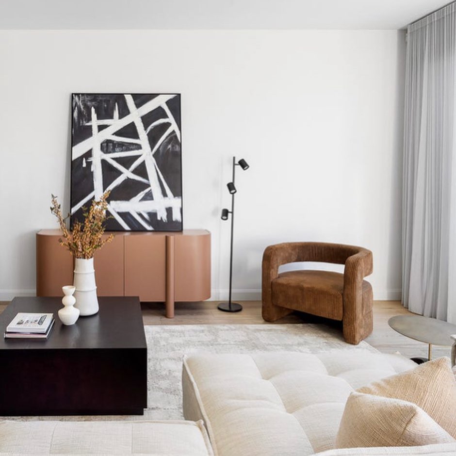 Interiors enhanced by quality finishes, this family home creates a luxury sanctuary and lifestyle that exists in perfect harmony.
Selling Agent: @fredmanproperty
Interior Stylists: @auraandforminteriors
.
.
#baysidepropertystyling #brightonpropertystyling #propertystyling #interiorstyling #brightoneast #brighton #fredmanproperty #afinteriors