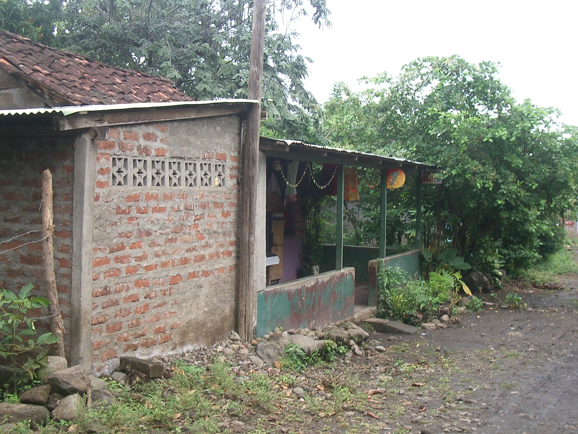 Travelling memories December 2007... Vernacular architecture on the island of Ometepe, Nigaragua...
Distinctive approach to fenestration and use of motif.
#vernaculararchitecture #masonry #travellingtheworld