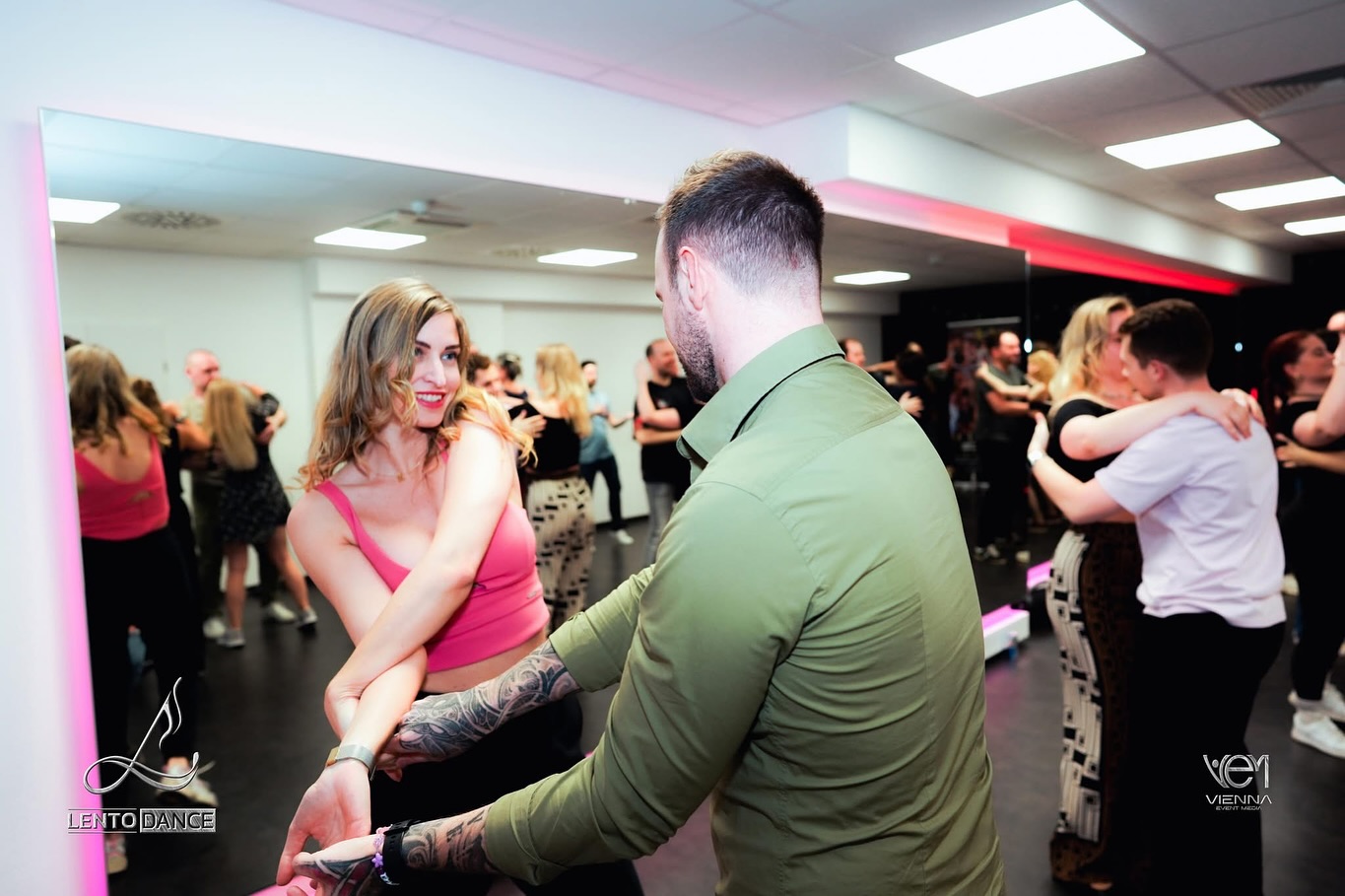 ⭐️ JOIN LENTO DANCE COMMUNITY ⭐️
⭐️ BACHATA, SALSA AND HEELS DANCE ⭐️
⏭️ FROM BEGINNER TO INTERMEDIATE AND ADVANCED LEVELS
⏭️ NO REGISTRATION / NO PARTNER REQUIRED/ PAY PER CLASS
📍 Lento Dance Studio - Traungasse 14, 1030, Wien