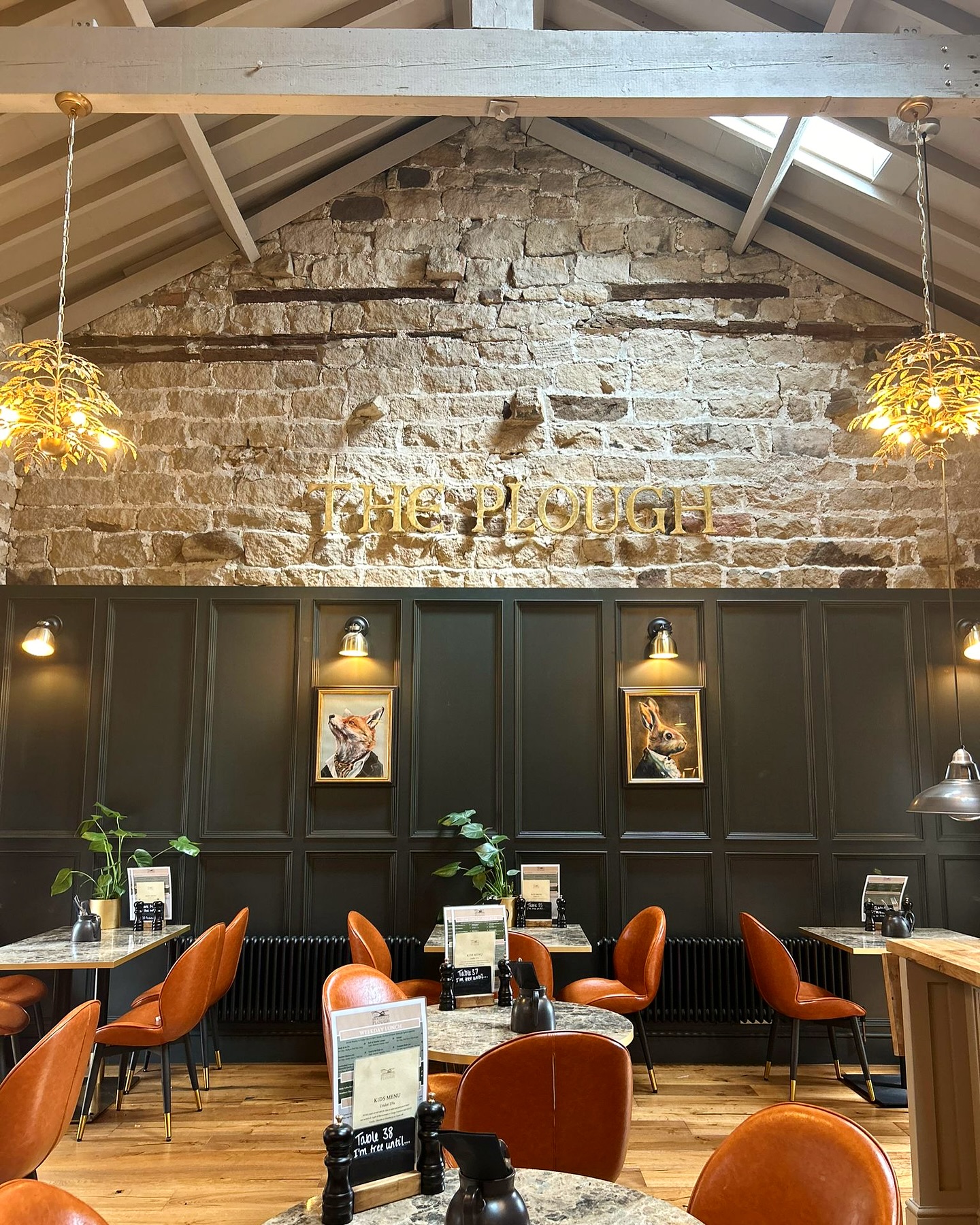 Can you believe it’s our 1st Birthday!🎂
It’s been a hell of a year since we started our new venture here at The Bradfield Plough. We’ve been working tirelessly since day 1 on renovations to give our charming country pub a much needed face lift 🛠️We’re working hard to keep up with demand as our days get busier and busier and we can’t thank all of our lovely customers enough for making the last year possible. Thank you for baring with us and watching us grow over the ever so crazy last 12 months 🙏
Just take a look at these brilliant then & now’s!