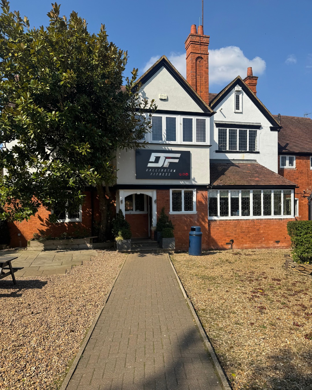 📢 ANNOUNCENT: We're moving!
The Expert Skin Clinic is relocating and will now be based at Dallington Fitness.
Our last day at Finn's will be Saturday 26th April 2025 and all appointments will take place at Dallington from Wednesday 30th April.
All existing appointments will stay the same and existing clients should've received an email with more details!
The full address is;
Dallington Fitness
Poyntz Lane
Northampton
NN5 7TZ
There is free parking and you just need to enter the building through the front and wait for your appointment in the seating area to the left. Our new clinic rooms are located upstairs but we will come down and get you!
We look forward to seeing existing and new clients at our new location💙