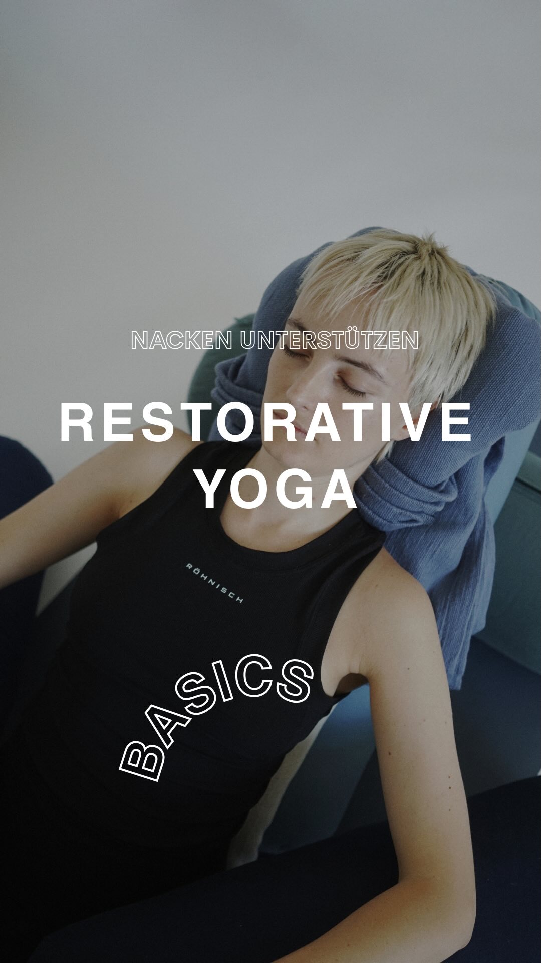Halswirbelsäule unterstützen: Details, die den Unterschied machen 🧘♀️🧠
Warum ist die Unterstützung im Bereich von C7 so entscheidend in Savasana?
In der Restorative-Praxis geht es nicht nur um Entspannung – sondern um präzise Ausrichtung, 🧩 anatomisches Verständnis 🦴 und das gezielte Anpassen von Hilfsmitteln 🛏️.
Wir unterstützen den Körper, sodass dieser ganz von selbst in einen Zustand parasympathischer Nervensystem-Aktivität kommt. 💤
Dafür gibt es einige kleine Tricks, wie wir das Nervensystem gezielt „manipulieren“ können.
Dieses Video ist ein kleiner Einblick in die Inhalte meiner Restorative-Yoga-Ausbildung.
📍Die nächste Weiterbildung findet vom 14.11.25 – 16.11.25 in Berlin statt.
👉 Melde dich für meinen Newsletter an und erhalte alle Infos zur nächsten Ausbildungsrunde und 80 € Rabatt auf den regulären Preis.
🗓️ Die Anmeldung für meine Newsletter-Community startet ab Montag.
🔗 Link in Bio!
#RestorativeYoga #Yogaausbildung #Savasana #Halswirbelsäule #YogaAlignment #YogaWeiterbildung