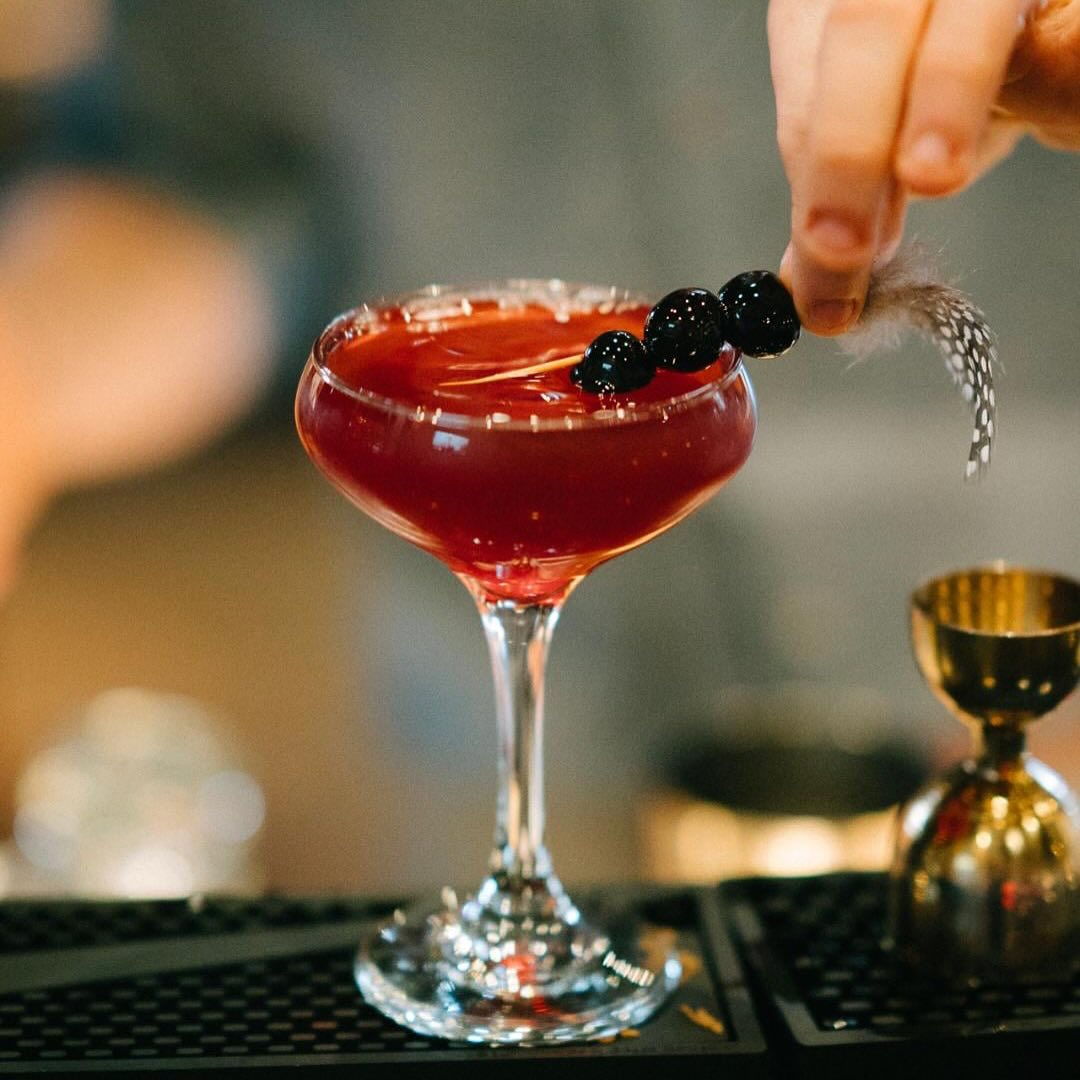 Happy Hour!!! Weekdays 3pm-6pm and ALL DAY sundays. Clock out and come in for $5 beverages and 1/2 priced apps 🍸🍺
#vieuxcarré #cocktails #happyhour #restaurant #dfw #denton #flowermound #lewisville #fortworth #dallas #eat #food #craftcocktails #upscale #patio