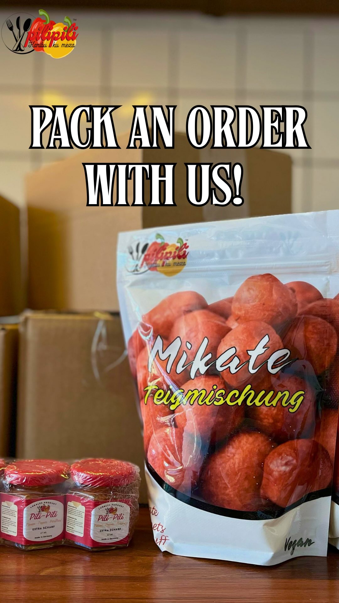 Pack with Us – Eure Bestellungen sind unterwegs!
Ihr habt bestellt – wir packen mit Liebe!
In unserem neuen Video zeigen wir euch einen kleinen Blick hinter die Kulissen: So läuft’s ab, wenn eure PiliPili-Favoriten den Weg zu euch finden.
Was gibt’s aktuell im Shop?
– Supu Soße
– PiliPili Soße
– Mikate-Teigmischung
Lieferzeiten:
• 1–2 Tage innerhalb Deutschlands
Ihr wollt auch bestellen? Dann schaut vorbei auf kkpilipili.de
Schnell, unkompliziert & direkt zu euch nach Hause!
#PiliPili #PackingTime #PackWithUs #SupuSoße #PiliPiliSoße #MikateTeig #OnlineShop #FoodLovers #BehindTheScenes #FoodDelivery #Deutschlandweit #AfroFusionFood