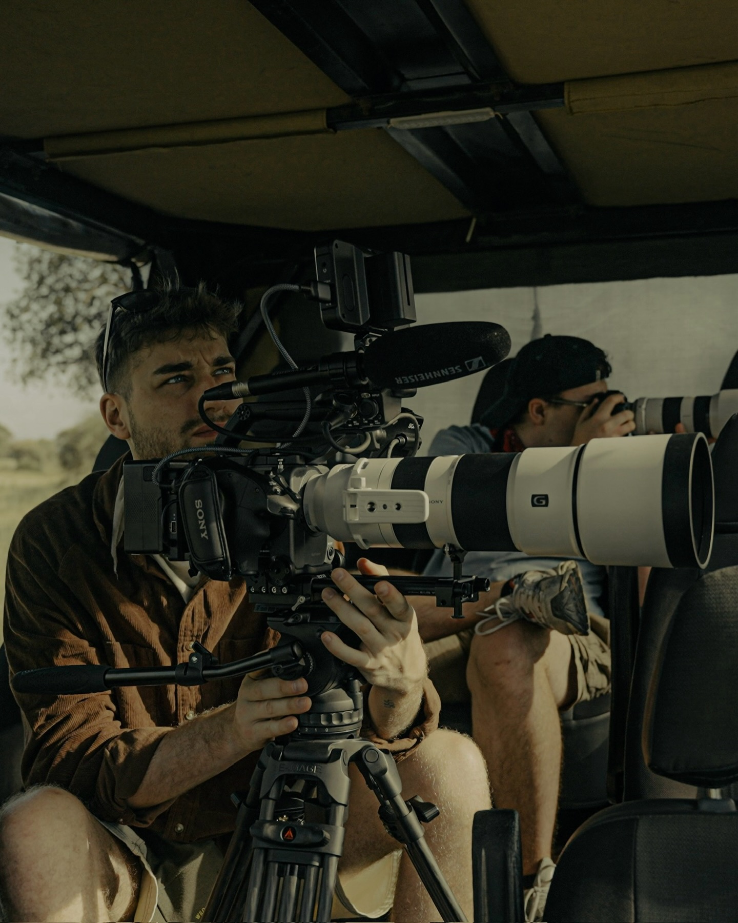 Before we showcase more final results of our work for @suricatasafaris we would like to present more behind the scenes footage we collected in @tanzaniaparks and especially here in the @tarangire_national_park 🎥🎬
Our local newspaper @ksta_koeln published an article about our work and latest projects as you can see on the third slide. Here is a snippet:
» They film roaming lions and herds of zebras against the red sun of Tanzania, and stage massive construction vehicles and tons of sand in dramatic scenes:
Their work has even taken the film producers from Erftstadt, Malte Krause and Philipp Sterk, all the way to East Africa. “We shot in Tanzania,” says Krause. “We spent three weeks there working on a commercial,” adds Sterk. Hyenas, giraffes, and elephants were just some of the animals they captured on camera during that time. « 📰🗞️