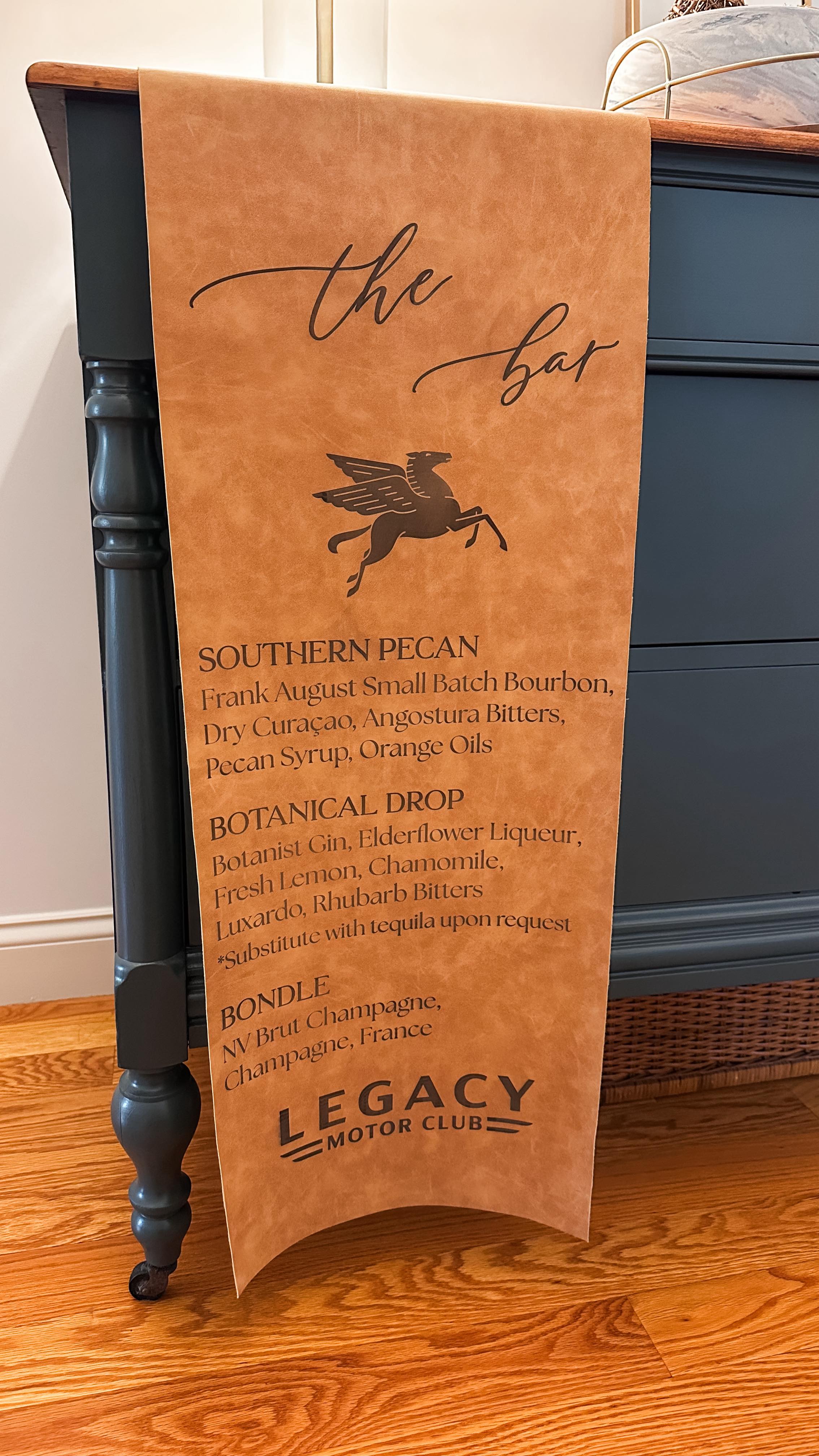 Talk about a show stopper for your bar😍
#thundernova #laserengraved #laserengraving #suede #barrunner #wedding #weddingdecor #weddingsigns #eventdecor #barmenu #designhousebybrittany