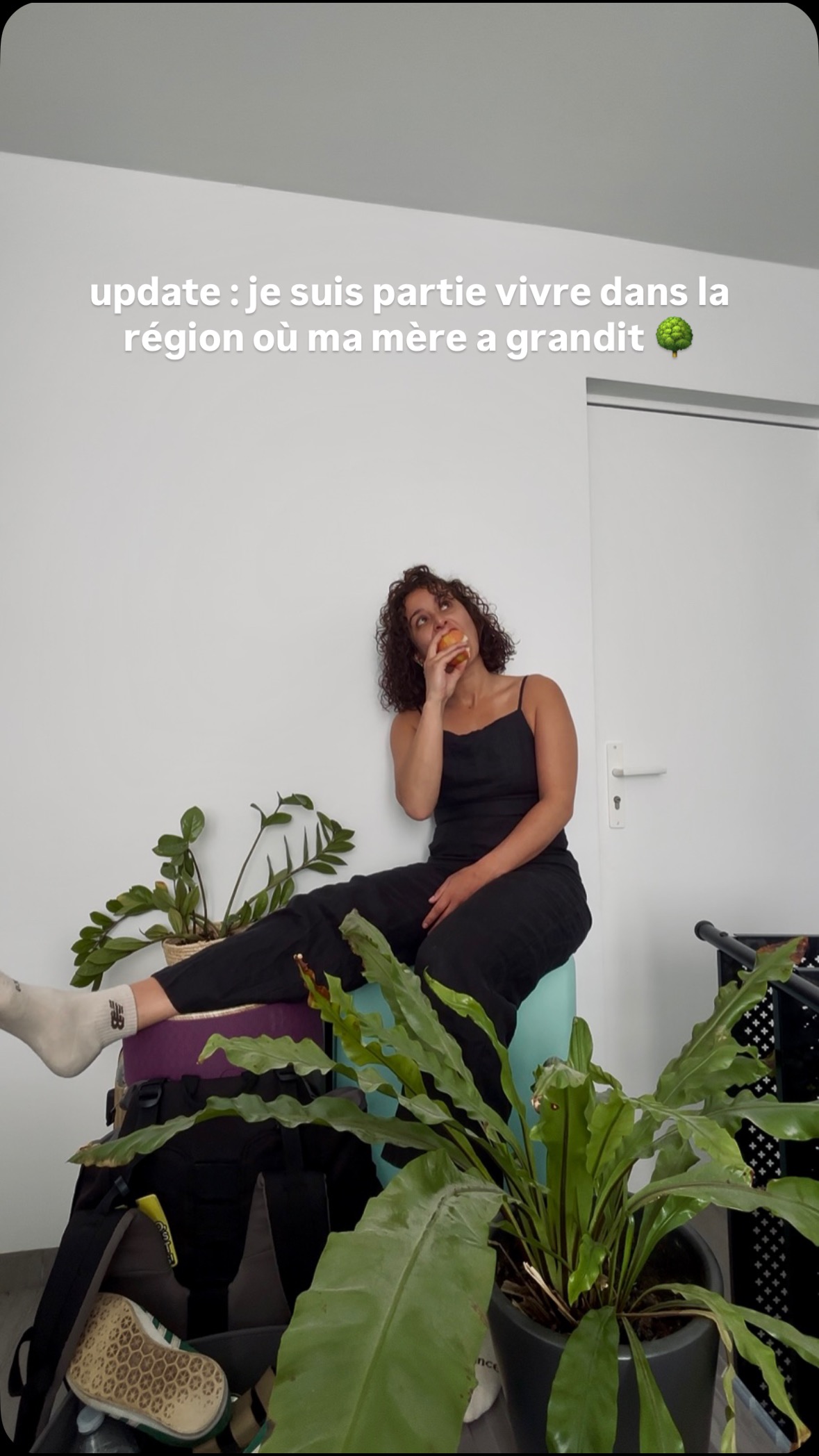 Et comme diraient les Brigitte : « je ne sais pas où je vais mais le sourire aux lèvres je vais ».
Ma plus grande leçon de 2024 aura été de comprendre que je n’ai rien à craindre car la vie est bien faite.
Agis avec ton bon cœur, l’esprit tranquille, et tout se dégoupillera le moment venu pour toi, devant toi.
Plus facile à dire qu’à faire, mais il n’y a pas de secret. Un peu de courage, de persévérance, de patience, ET DE LÂCHER PRISE ! 😉✨
#yogaoffthemat #envoyerbalader #beyom #beyourownmasterpiece