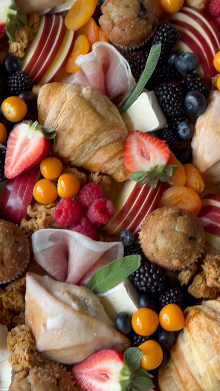 Just over here turning Tuesday into a Queen City brunch party. Pass the cheese and let’s pretend it’s Sunday. 😎
#charcuterie #brunchboard #clteats #cltsmallbusiness #foodart #charcuterieboard #cheese #charlotteeats #cltevents
