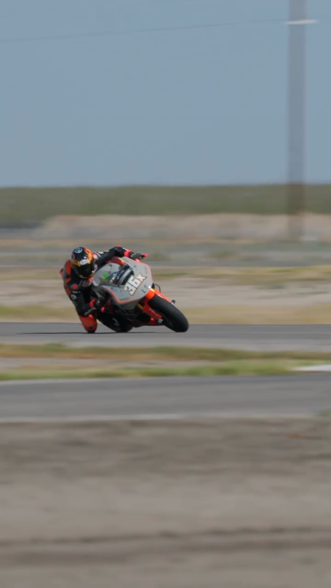 What kind of issues does Jayson Uribe have with his Lightfighter electric bike as he sets new records?