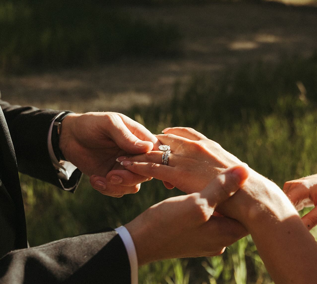 Truly my favorite part of this job 🥹
If you have photos from your wedding or engagement I would looooove to see them pleeeaaaseeee 😘
#customjewelry #customengagementring #engagement #marquiseengagementring #handmadejewelry #bespokeengagementring #custommade #jewelrydesigner #ovalengagementring #labdiamondengagementring