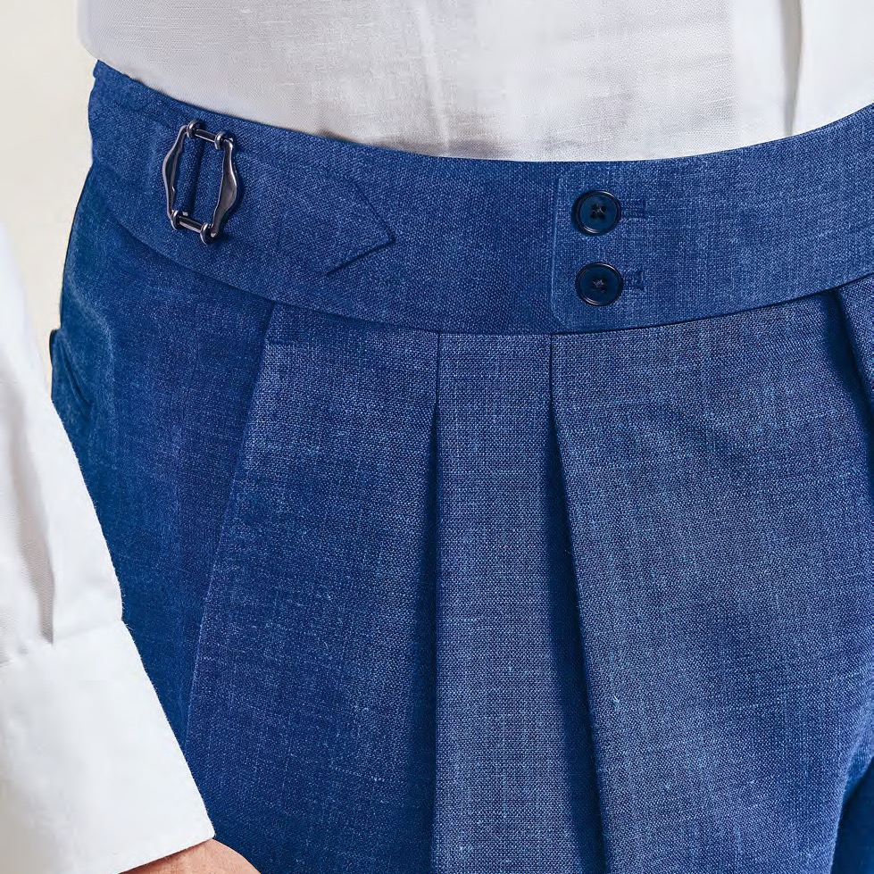 Neue Designoption für Hosen: Hoher Bund mit doppeltem Knopfverschluss
Inspiriert von traditionellen Miitärhosen kann die Designoption „Hoher Bund“ ab jetzt auch mit einem doppelten Knopfverschluss ausgeführt werden. So wird die Erscheinung der Maßhose aufgewertet und gleichzeitig für einen sicheren, bequemen Sitz gesorgt. Erhältlich mit einer silber- oder messingfarbenen Schnalle.
Vereinbaren Sie gleich Ihre ganz persönliche Maßnahme unter www.cutforyou.com/terminvereinbarung
#cutforyou #berlin #maßschneider #maßsakko #maßanzug #design #option #maßhose #bund #knopf #verschluss #maßmantel #schnalle #vanlaack #beatelecloux #maß #maßanfertigung #maßschneider #maßanzug #herren #damen #schneider