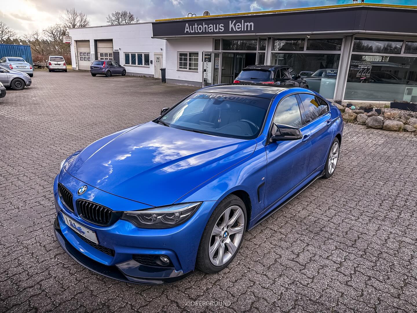 Bei diesem BMW haben wir das Dach sowie auch die Antenne und die dazugehörigen Leisten vom Dach in schwarz glanz foliert. Ebenso gab es einen Scheibenkeil nach Kundenwunsch.
Danke für das Vertrauen! 😋
___________________________________________________ #deepground #bmw #bmwlife #wrapped #bmwgram #bmwclub #bmwnation #black #clean #carporn #cars #style #car #picture #carlife #wrappedworld #platiniumwrappingfilm #wrappedcars #tint #motorsport #perfection #insta #instagood #follow #picoftheday