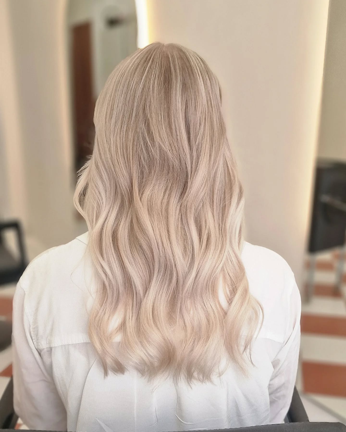 Kirkasta vaaleaa kevääseen 🤍
By Heli
#helibow#bowhelsinki#parturikampaamobow#vaaleathiuksethelsinki#vaaleathiukset#kampaamohelsinki#blondhair#oribeobsessed#oribehairfinland#hairdressersoffinland
@goldwellnordic
@oribe